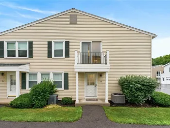 Property at 28 Arrowhead Way, Perinton, NY 14450