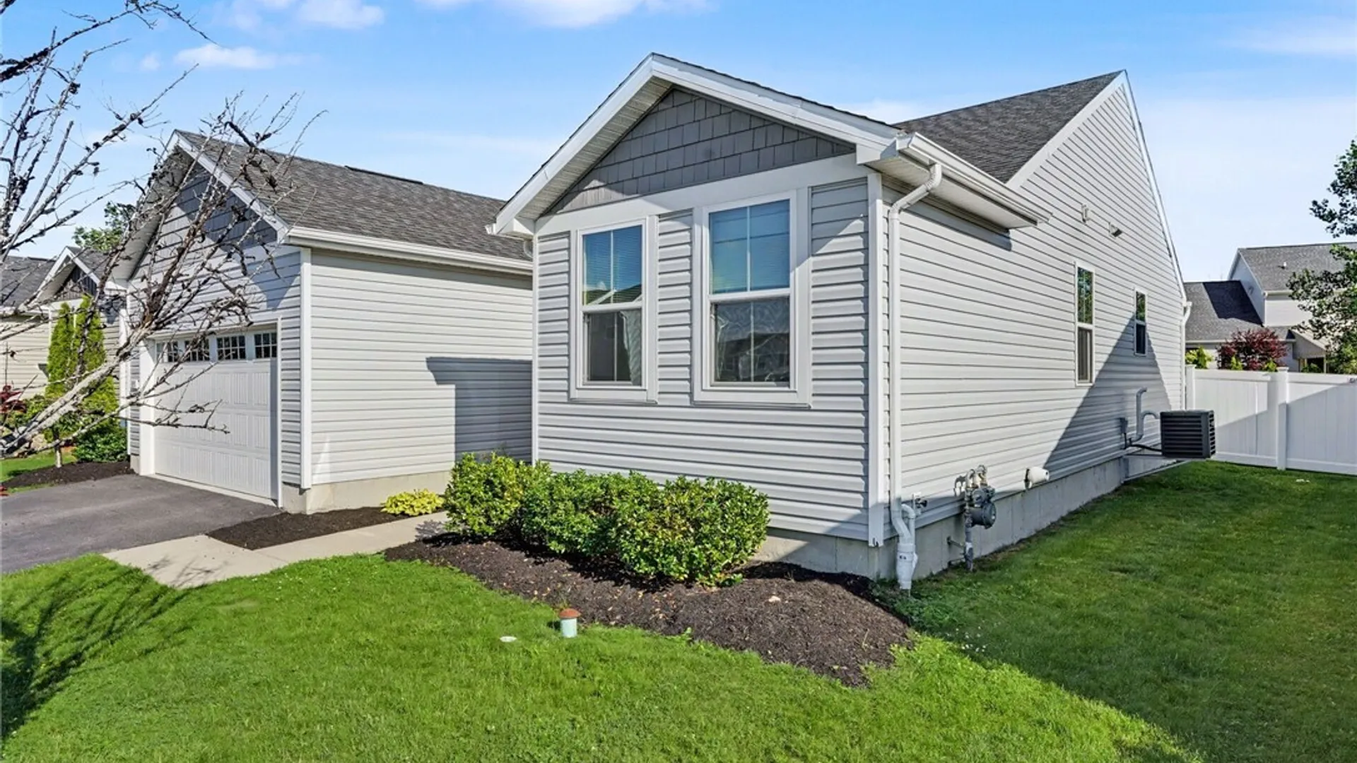 Property at 33 Allie Lane, Hamburg, NY 14075 42