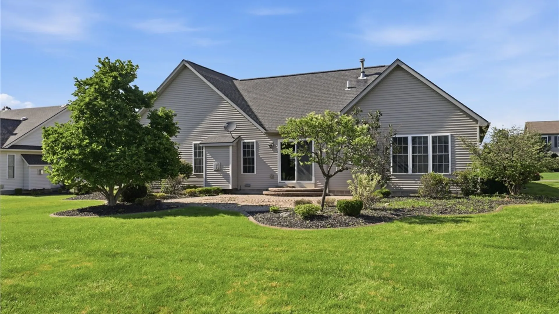 Property at 1024 Pondbrook Point, Webster, NY 14580 27