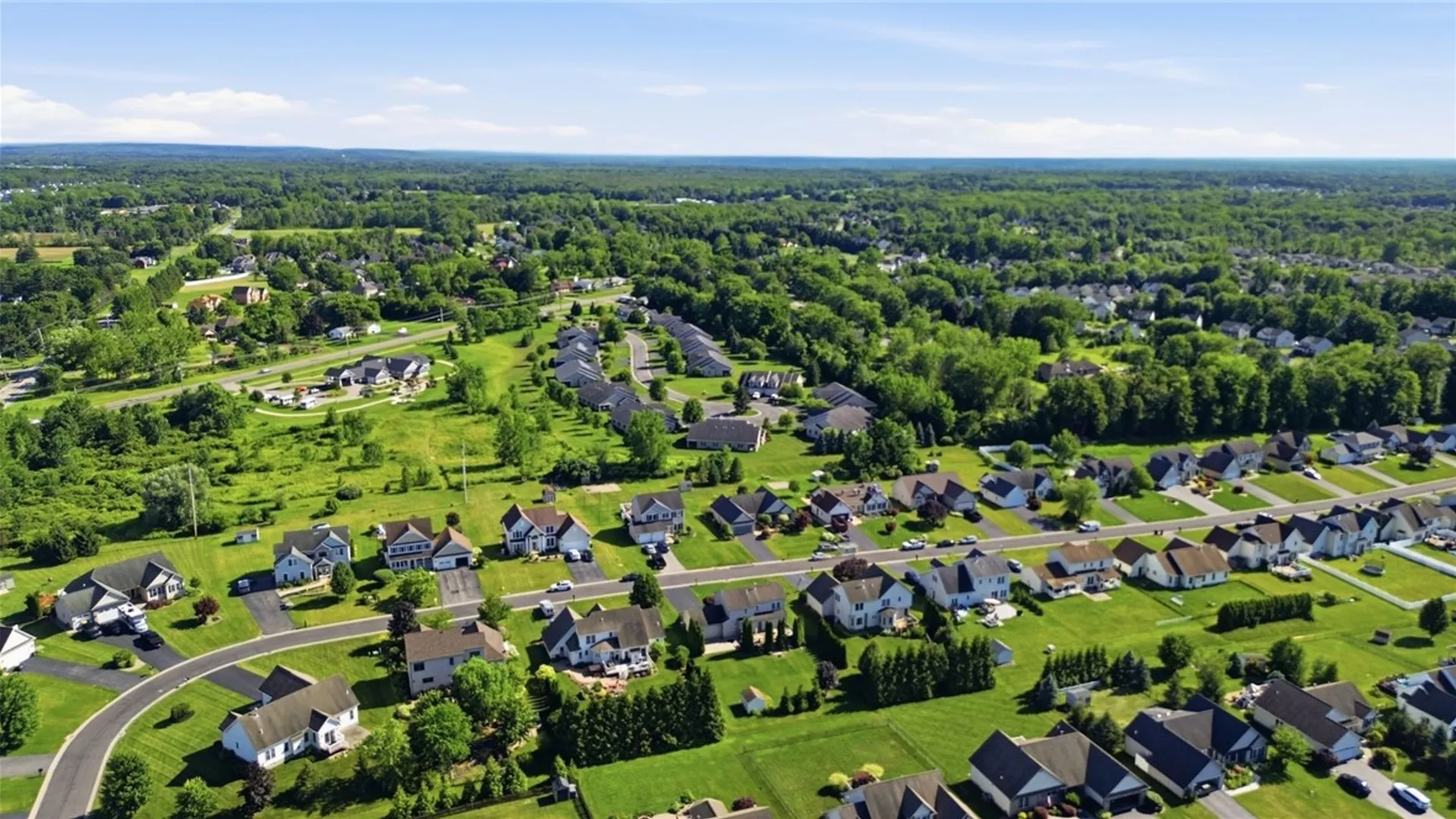 Property at 1024 Pondbrook Point, Webster, NY 14580 34