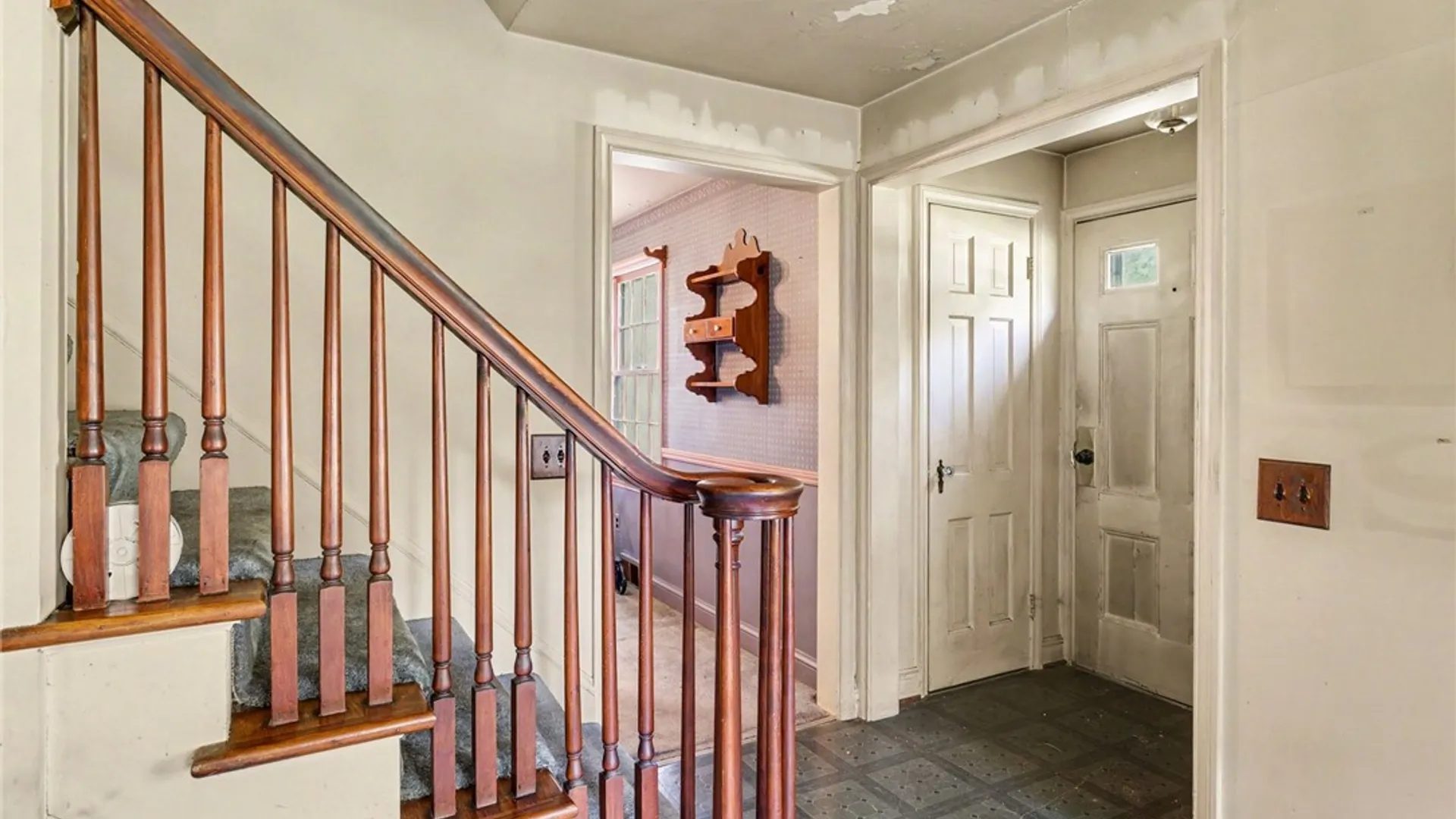 Property at 29 Park Lane, Brighton, NY 14625 2