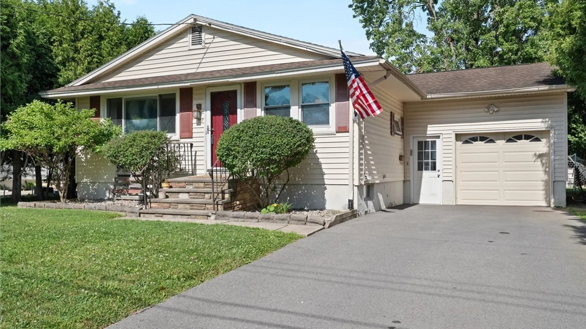 Property at 107 Glenwood Drive, Clay, NY 13090 2