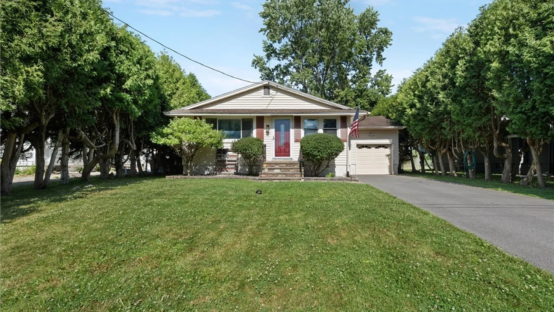 Property at 107 Glenwood Drive, Clay, NY 13090 33
