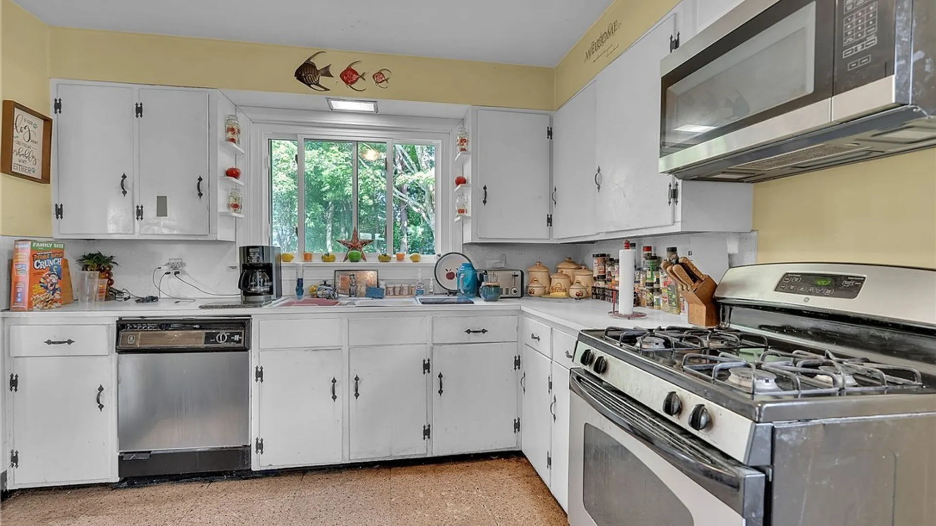 Property at 95 Victory Avenue, Hamburg, NY 14075 14