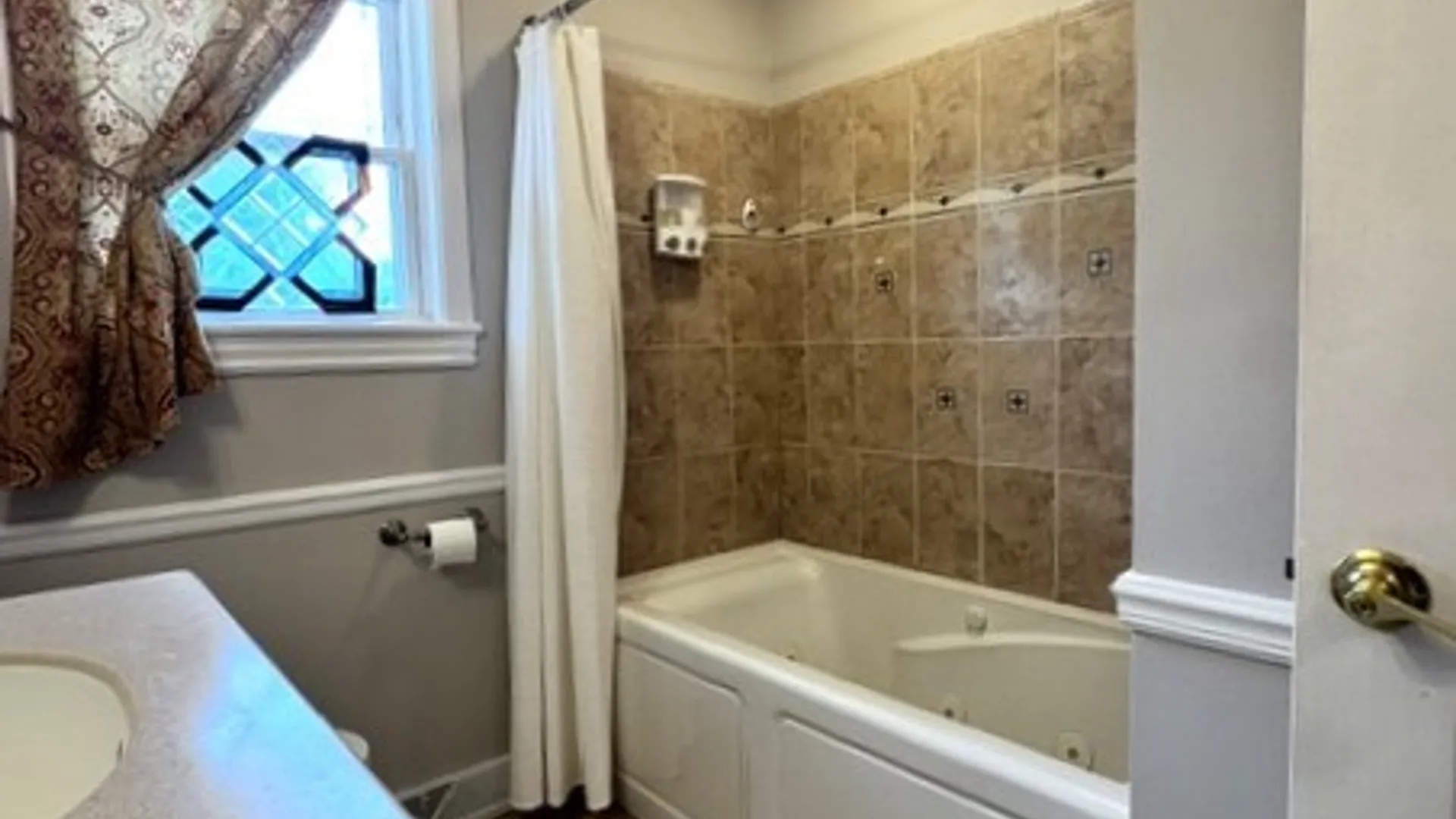 Property at 611 Locust Drive, Utica, NY 13502 28