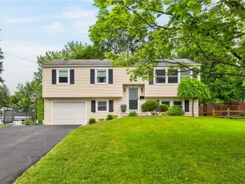 Property at 18 Aldrich Dr Drive, Palmyra, NY 14522