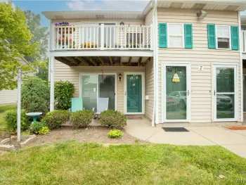Property at 7 E Sunmist, Amherst, NY 14228