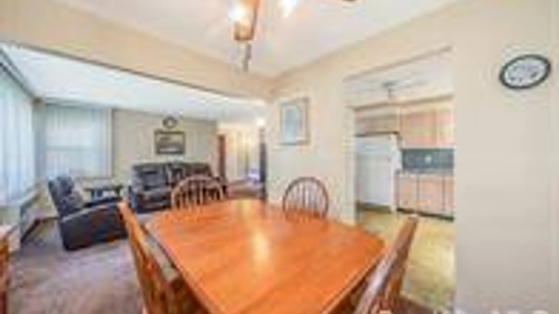 Property at 508 Davis St, North Babylon, NY 11703 10
