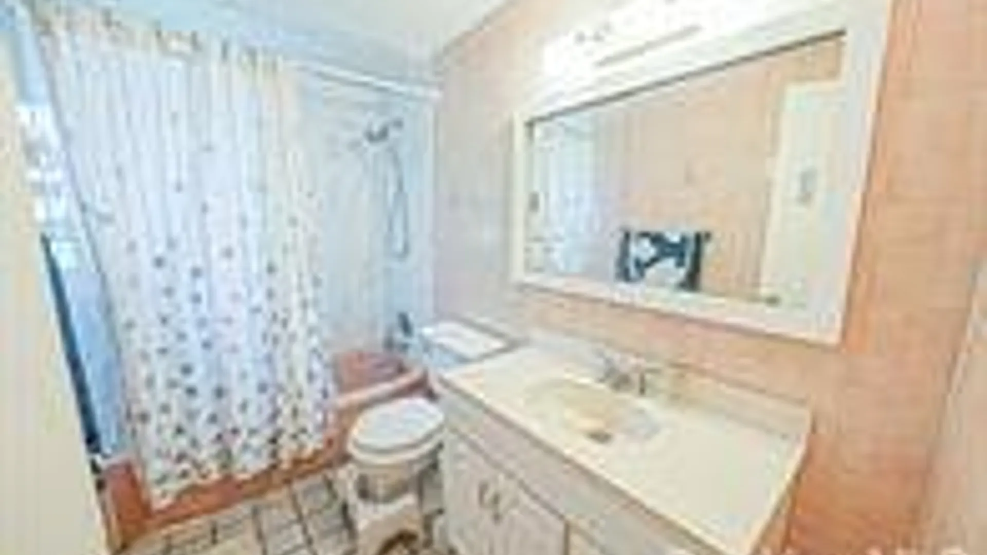 Property at 508 Davis St, North Babylon, NY 11703 14