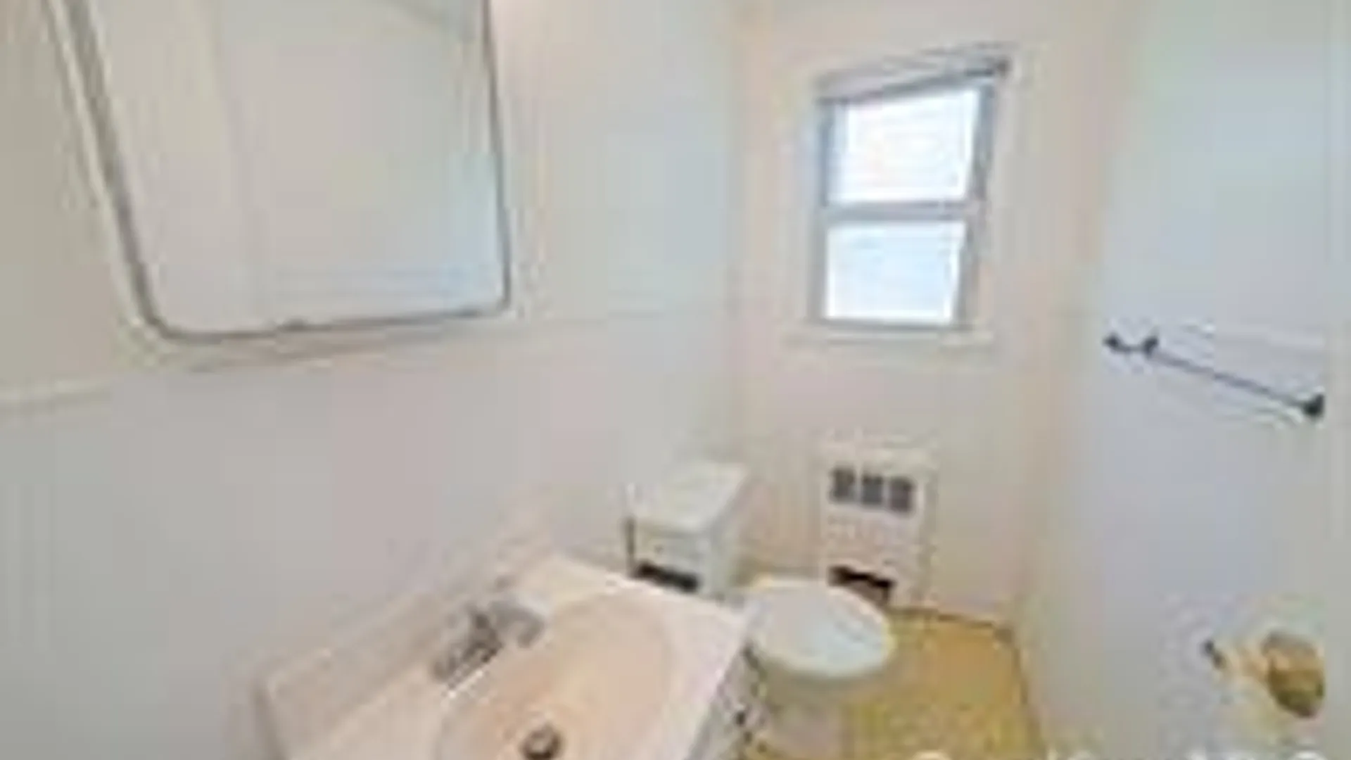 Property at 508 Davis St, North Babylon, NY 11703 16