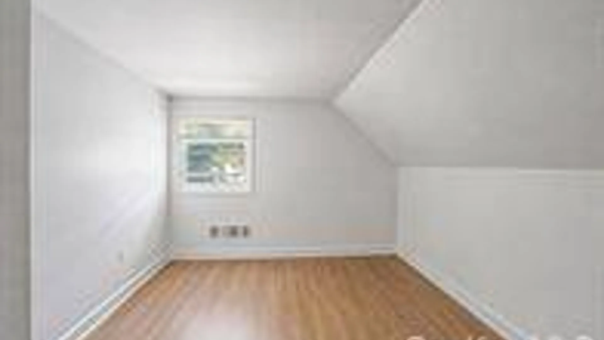 Property at 508 Davis St, North Babylon, NY 11703 17