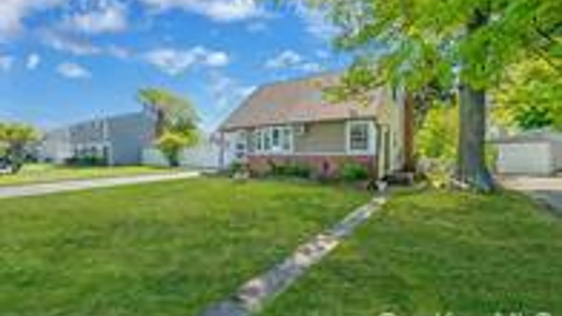 Property at 508 Davis St, North Babylon, NY 11703 2