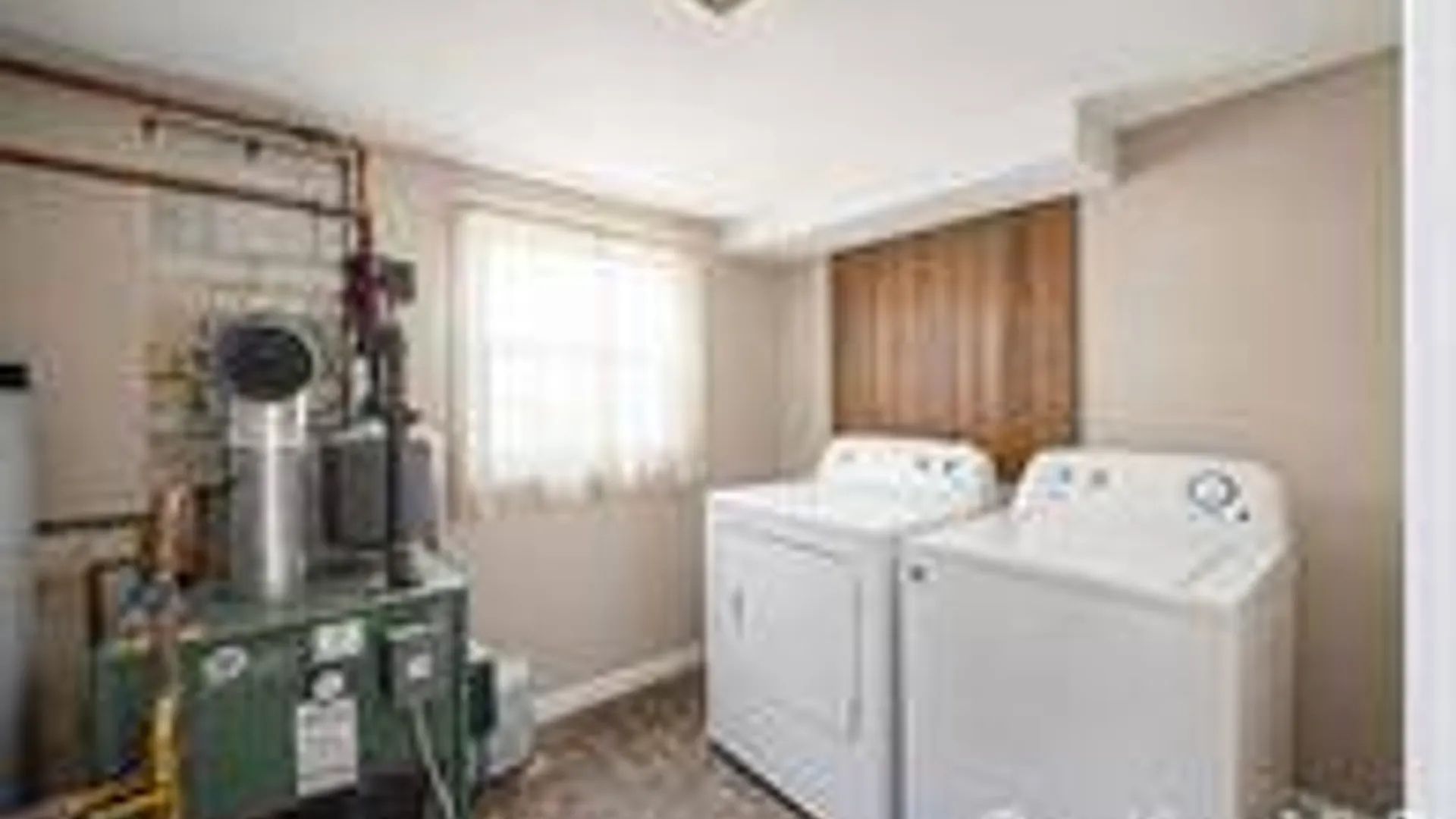 Property at 508 Davis St, North Babylon, NY 11703 22