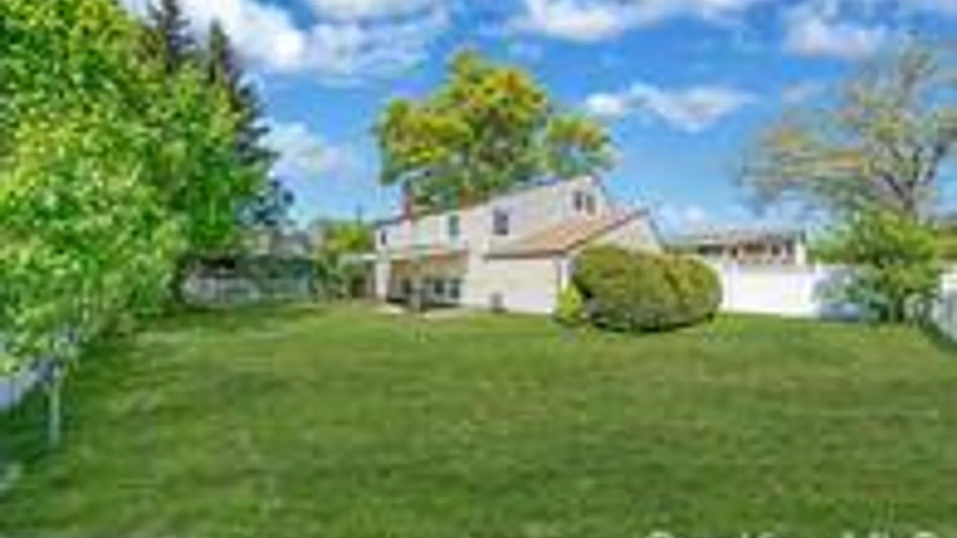Property at 508 Davis St, North Babylon, NY 11703 5