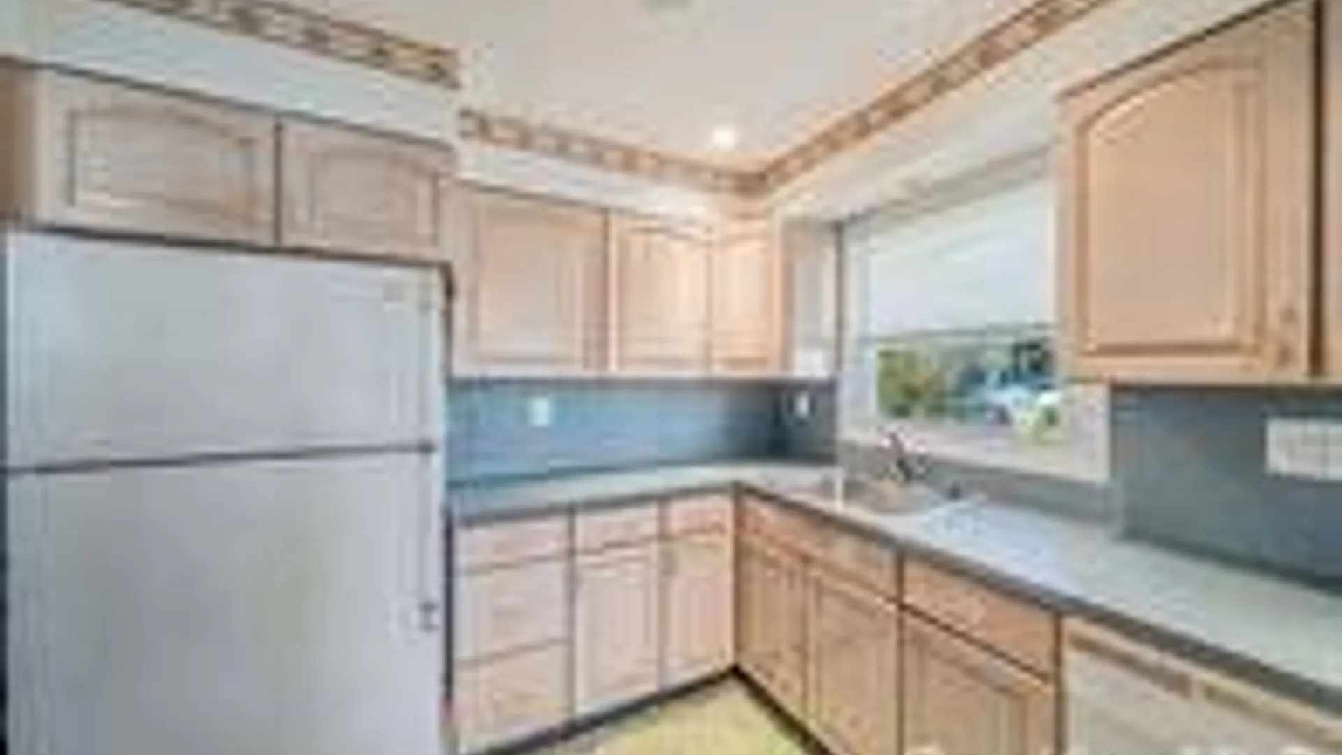 Property at 508 Davis St, North Babylon, NY 11703 8
