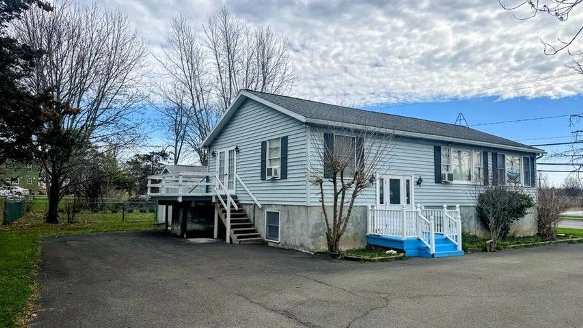 Property at 9 Delaware Avenue, Hudson, NY 12534 10
