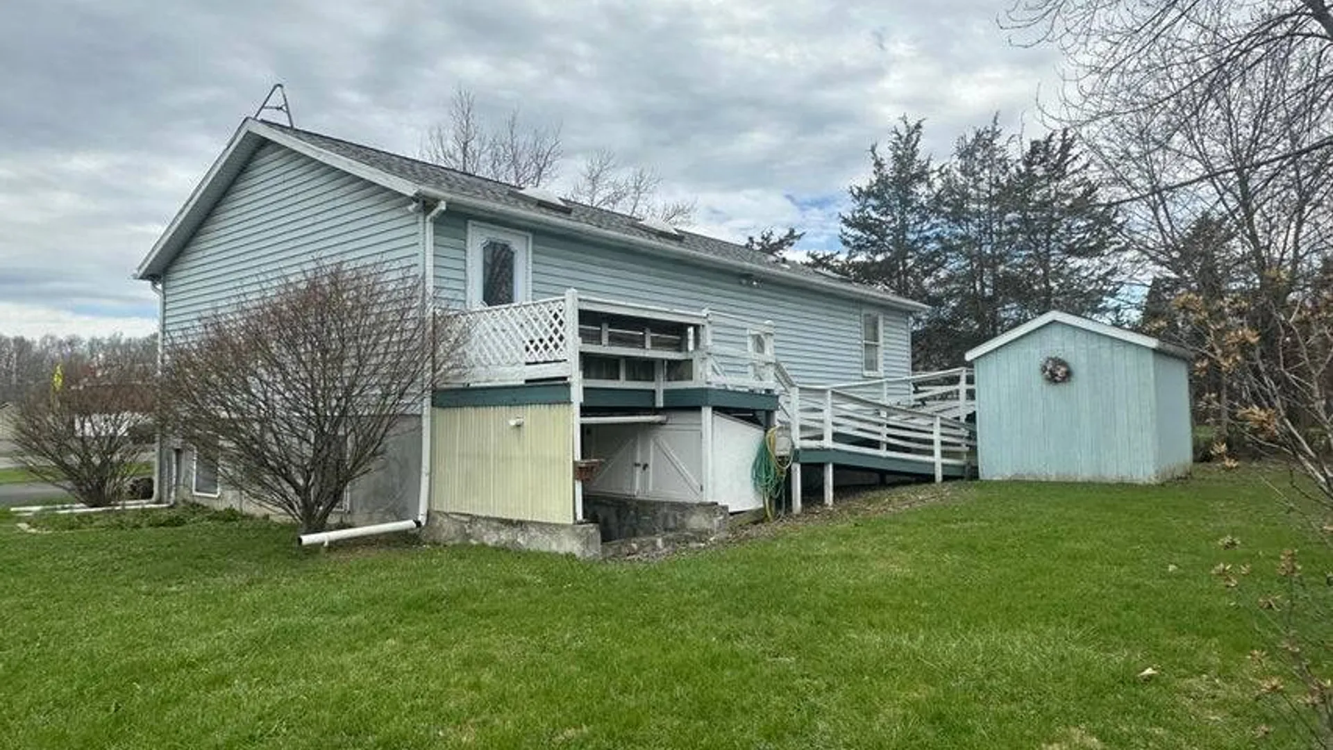 Property at 9 Delaware Avenue, Hudson, NY 12534 3