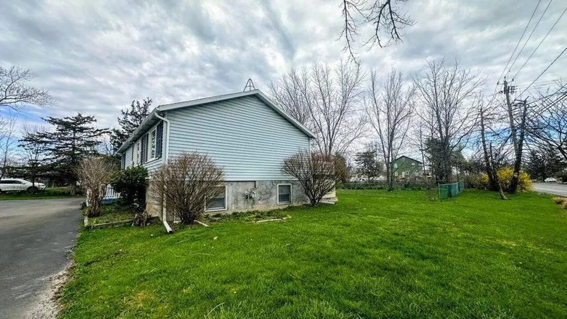 Property at 9 Delaware Avenue, Hudson, NY 12534 5