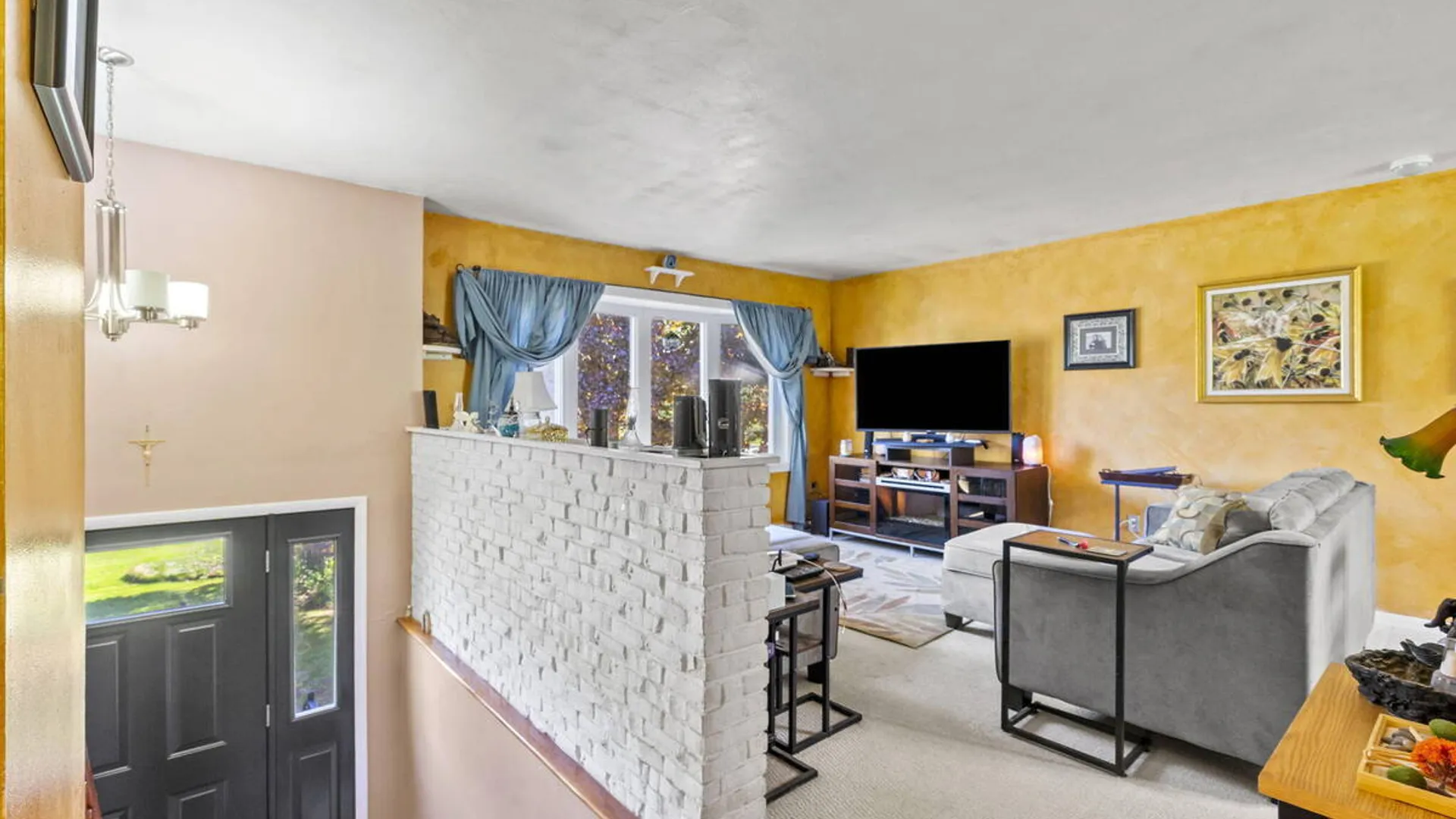 Property at 2400 Troy Schenectady Road, Niskayuna, NY 12309 6