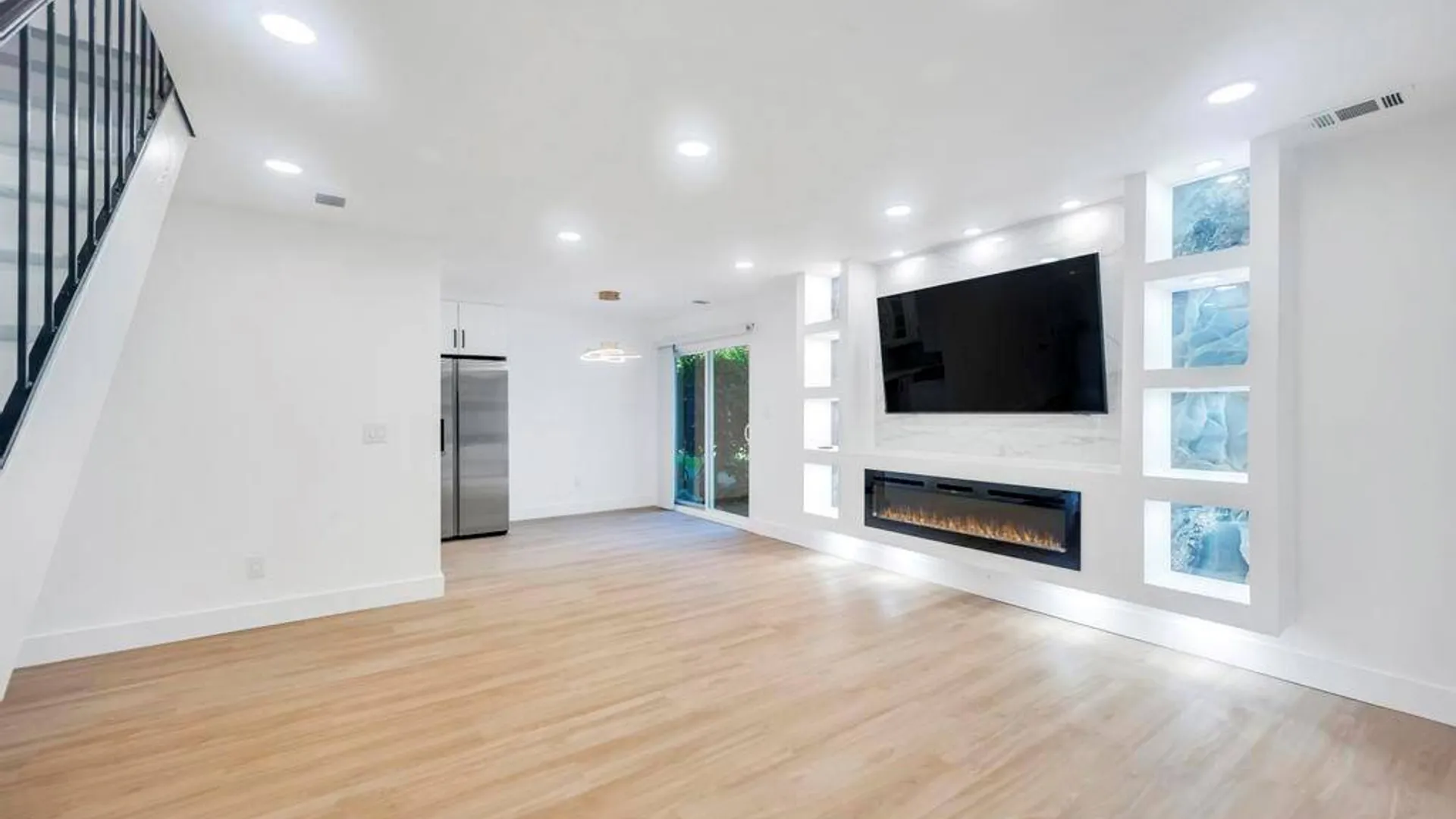Property at 6 Amesworth Court, Middle Island, NY 11953 13