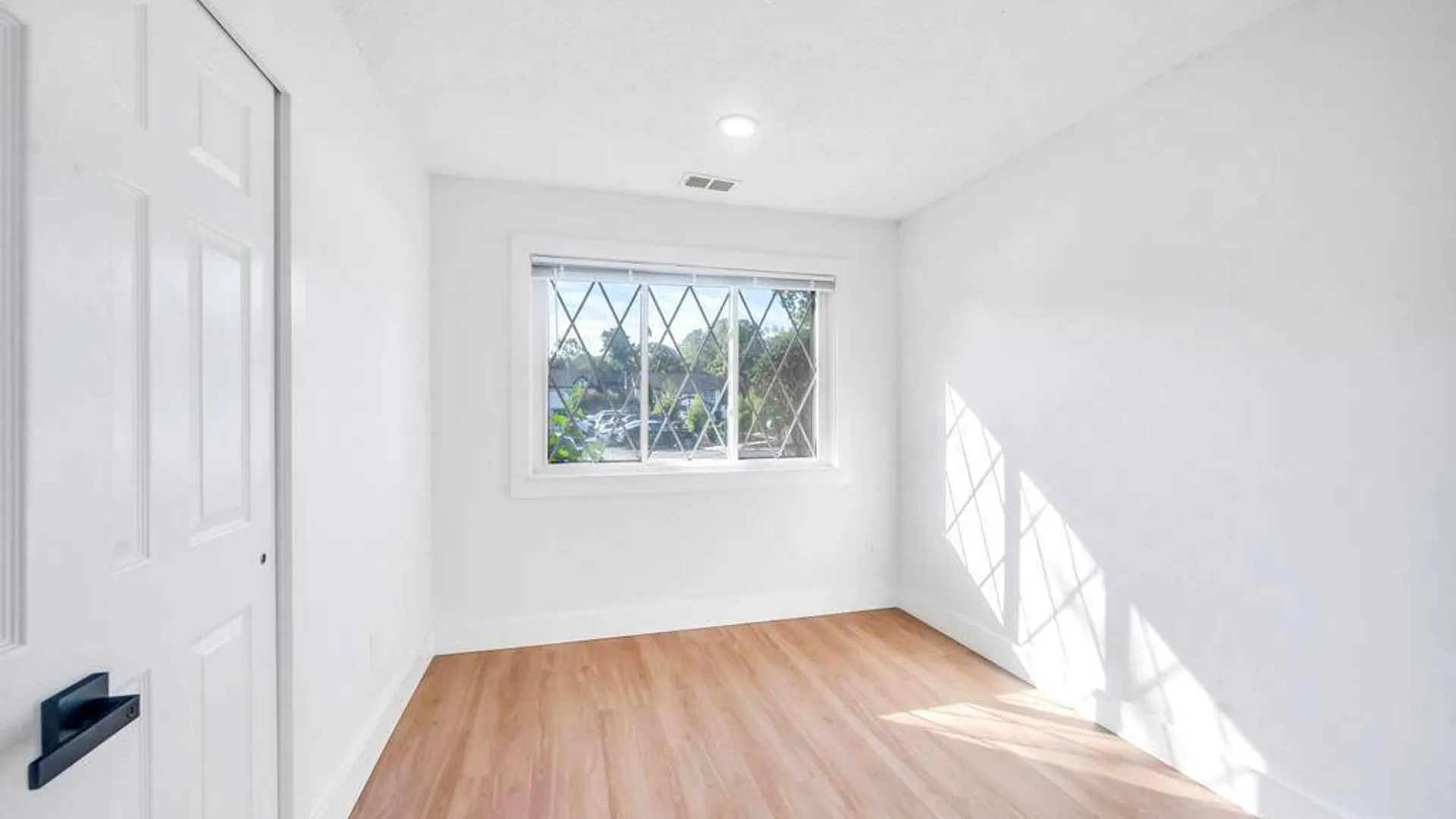 Property at 6 Amesworth Court, Middle Island, NY 11953 21