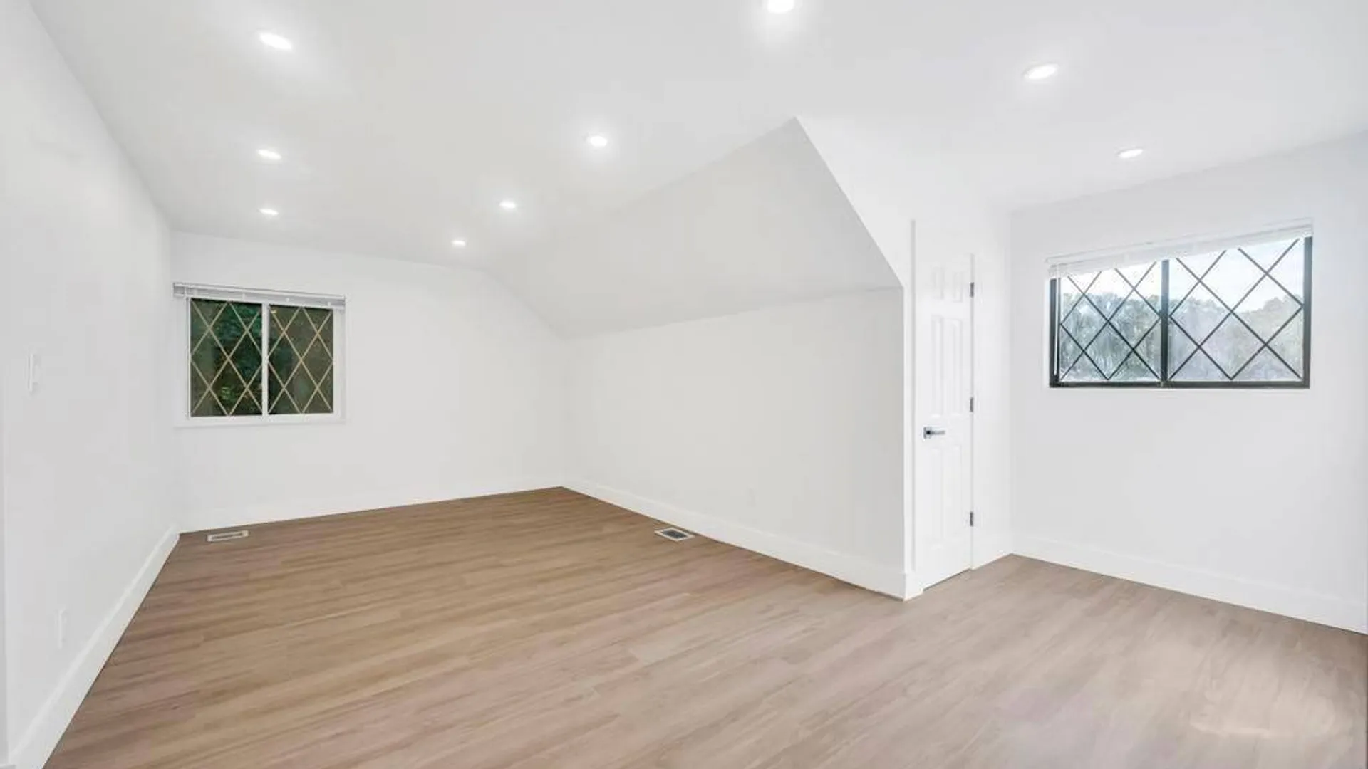 Property at 6 Amesworth Court, Middle Island, NY 11953 23