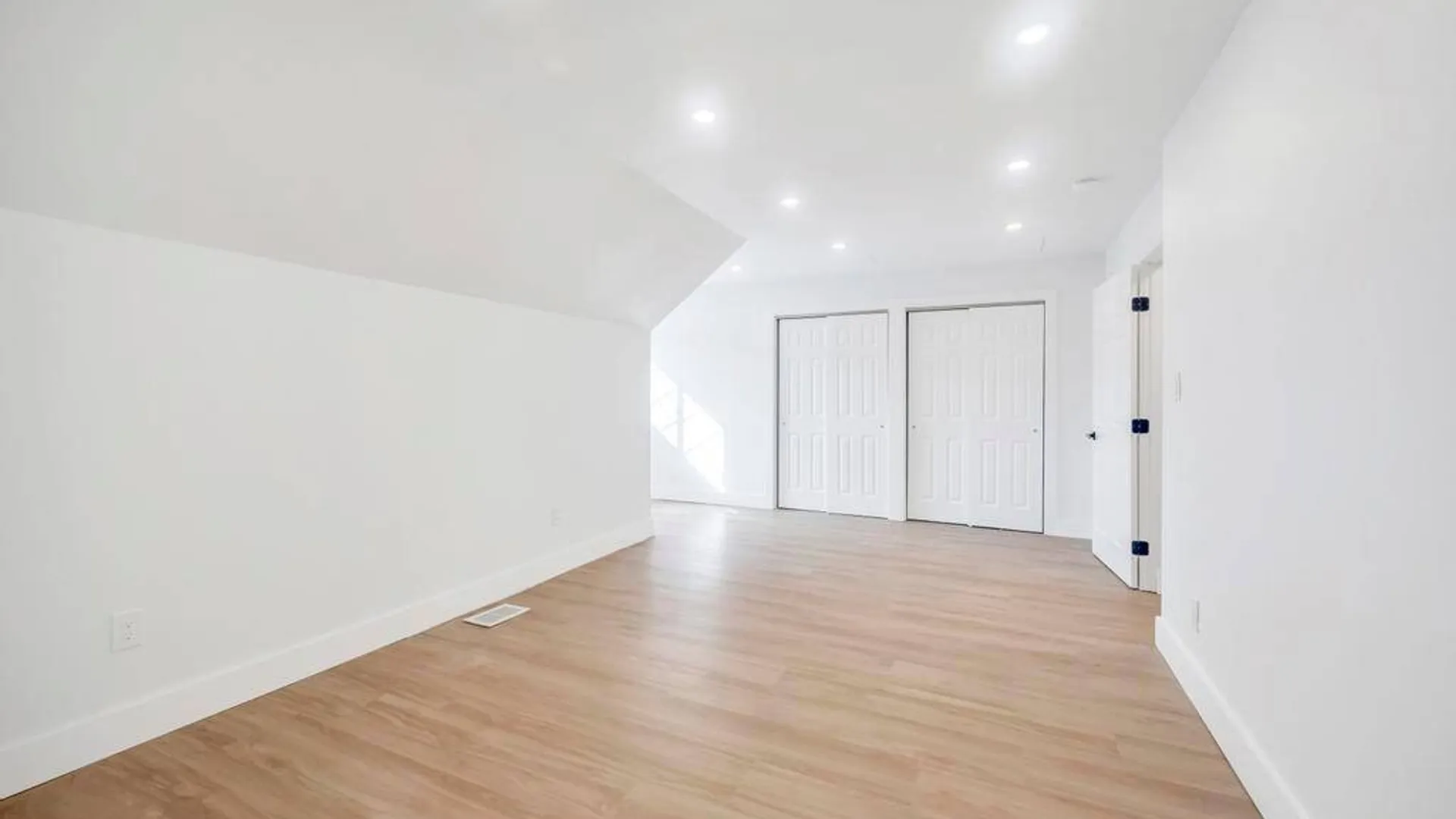 Property at 6 Amesworth Court, Middle Island, NY 11953 24