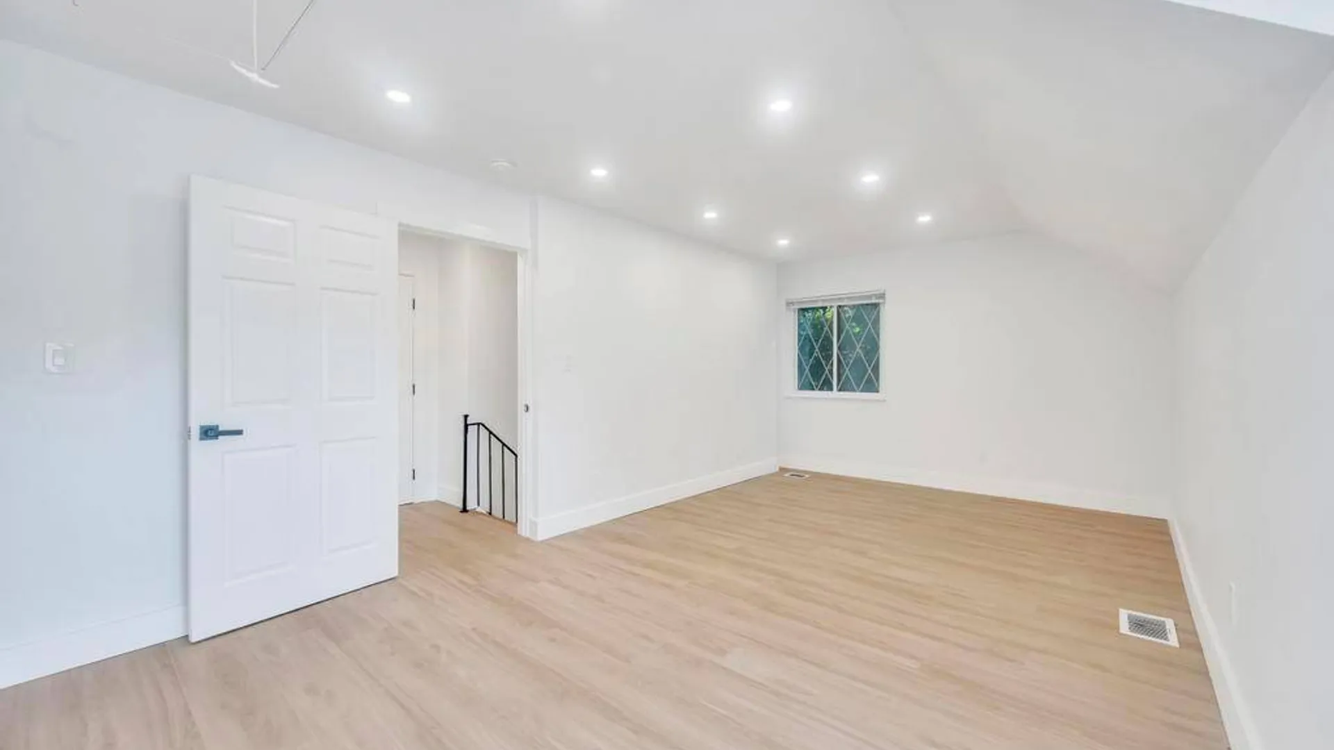 Property at 6 Amesworth Court, Middle Island, NY 11953 25