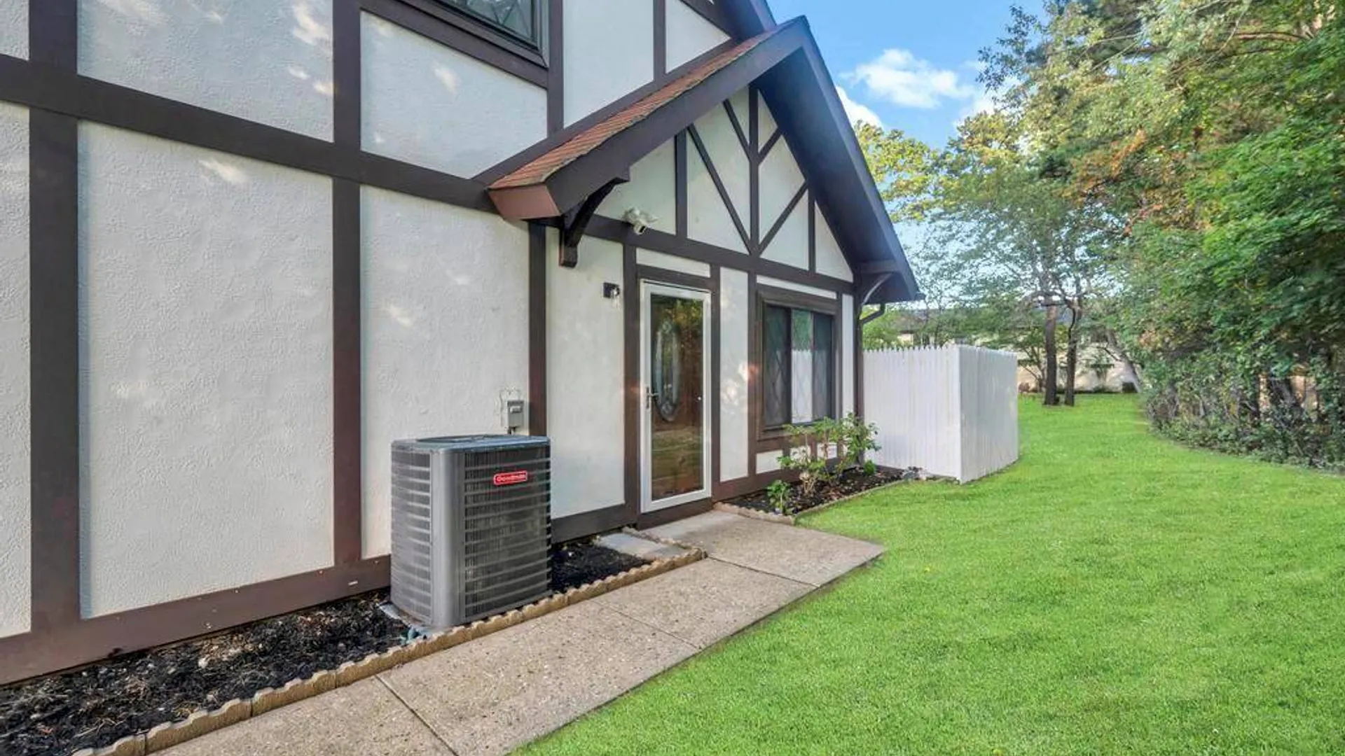 Property at 6 Amesworth Court, Middle Island, NY 11953 4