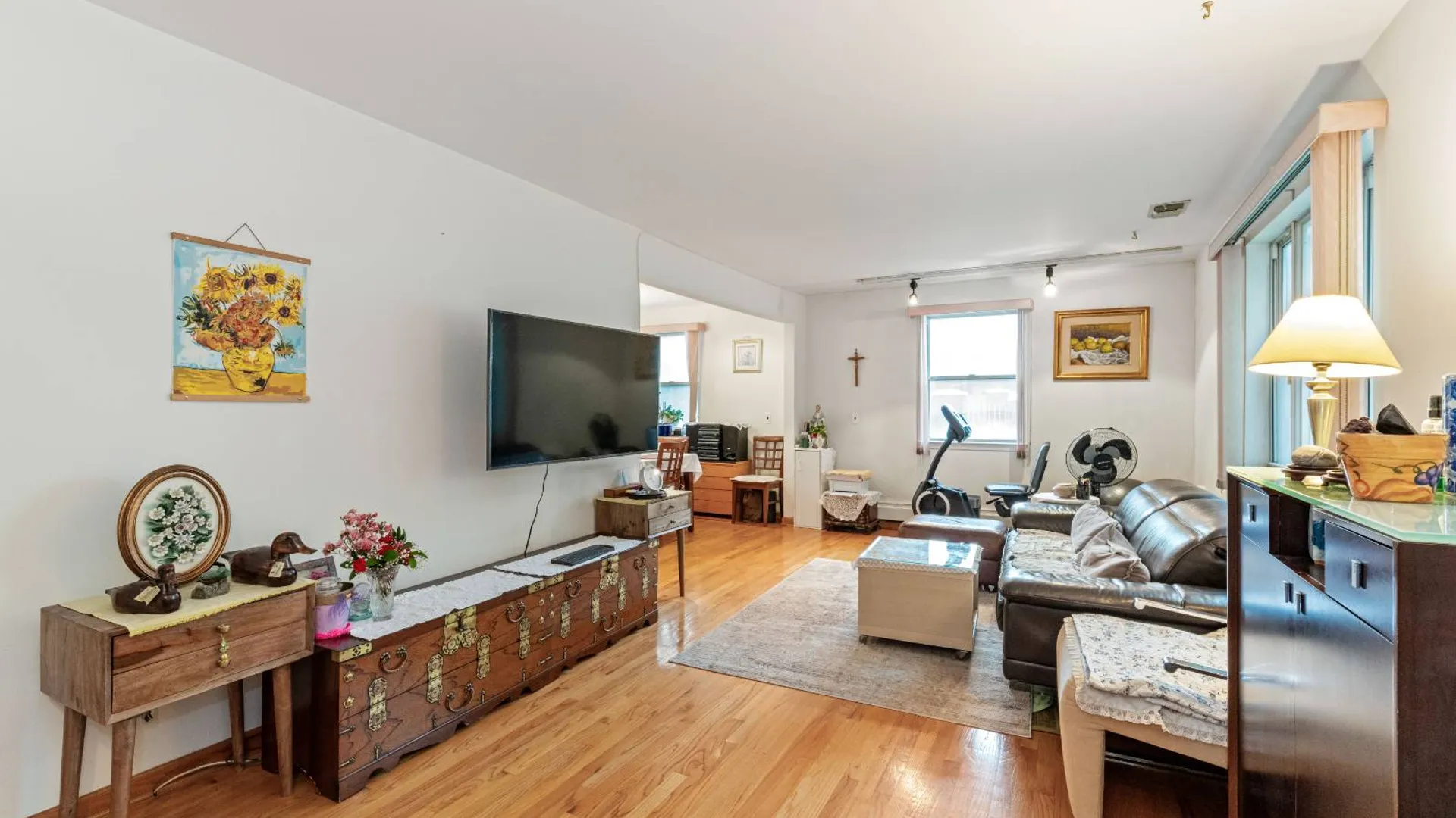 Property at 67-27 Cloverdale Blvd, Oakland Gardens, NY 11364 2
