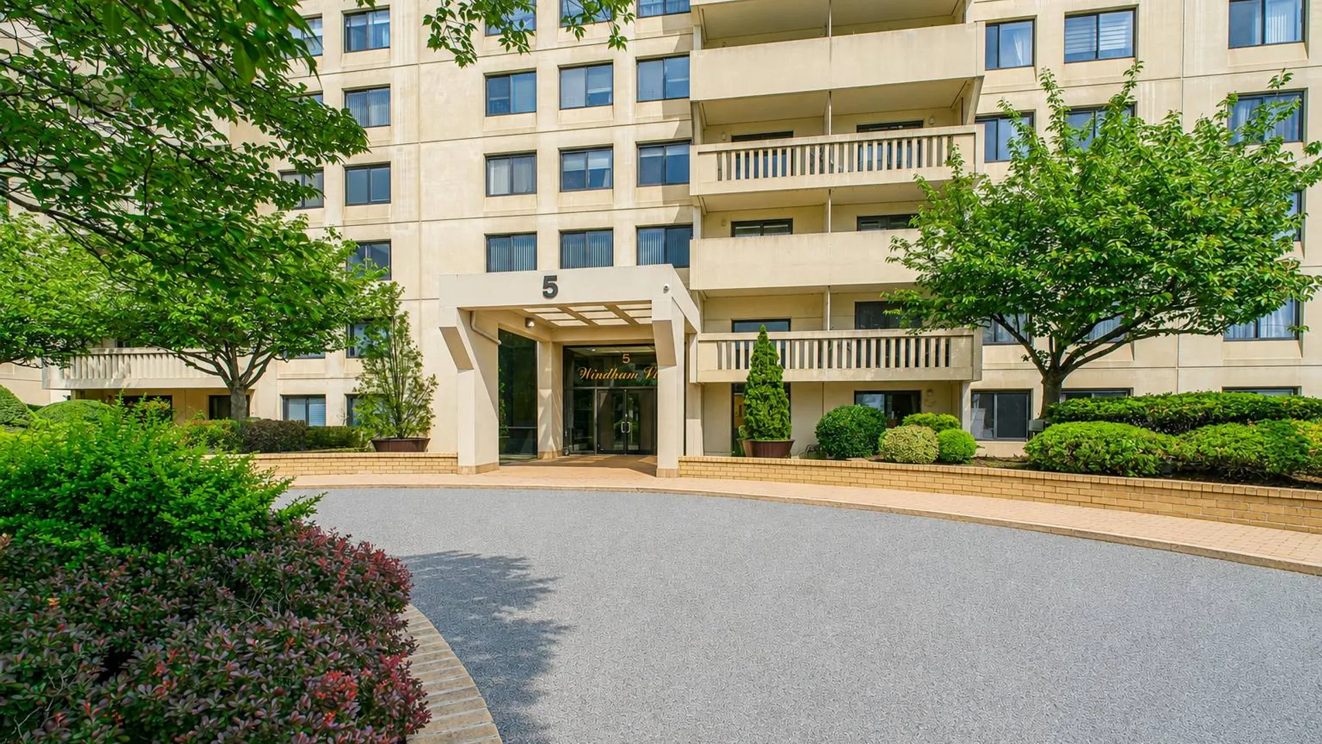 Property at 5 Windham Loop, Staten Island, NY 10314 2
