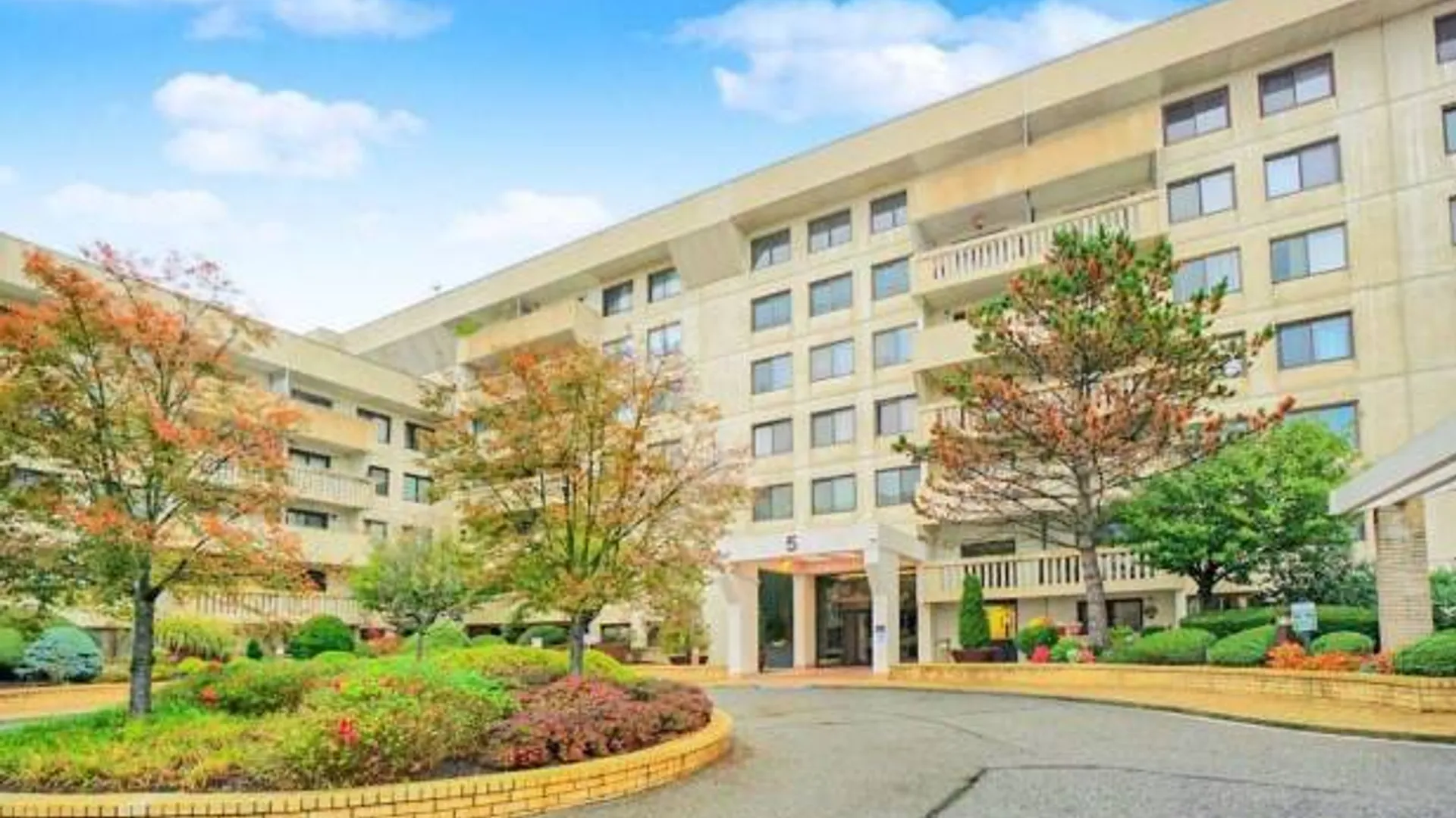 Property at 5 Windham Loop, Staten Island, NY 10314 3