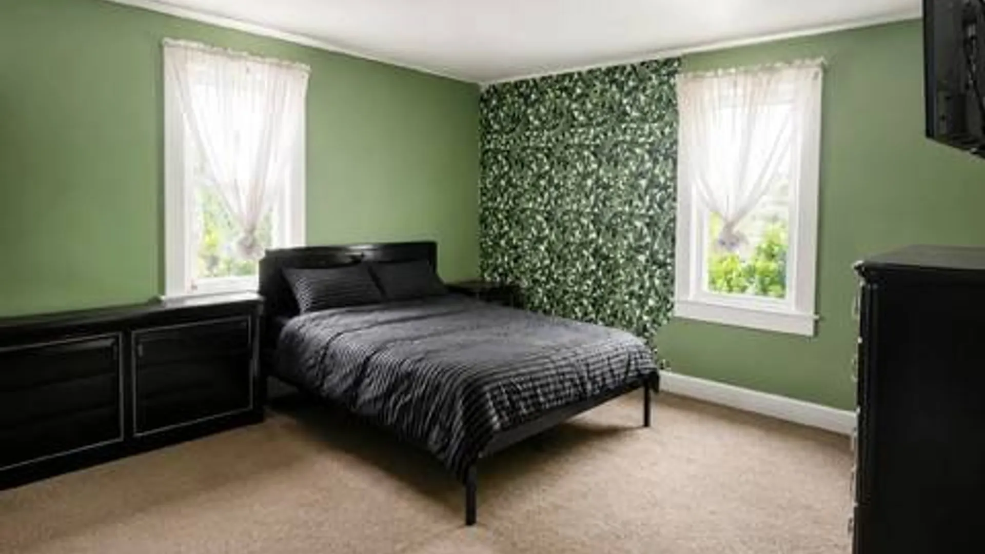 Property at 74 James St, Amsterdam, NY 12010 5