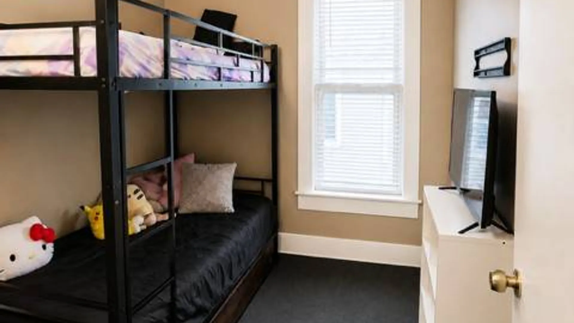 Property at 74 James St, Amsterdam, NY 12010 9
