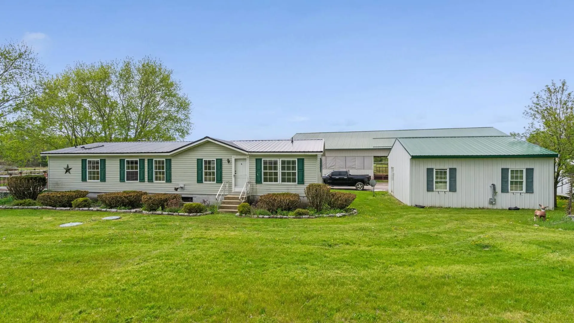 Property at 802 QUEEN ANN ROAD, Amsterdam, NY 12010 29