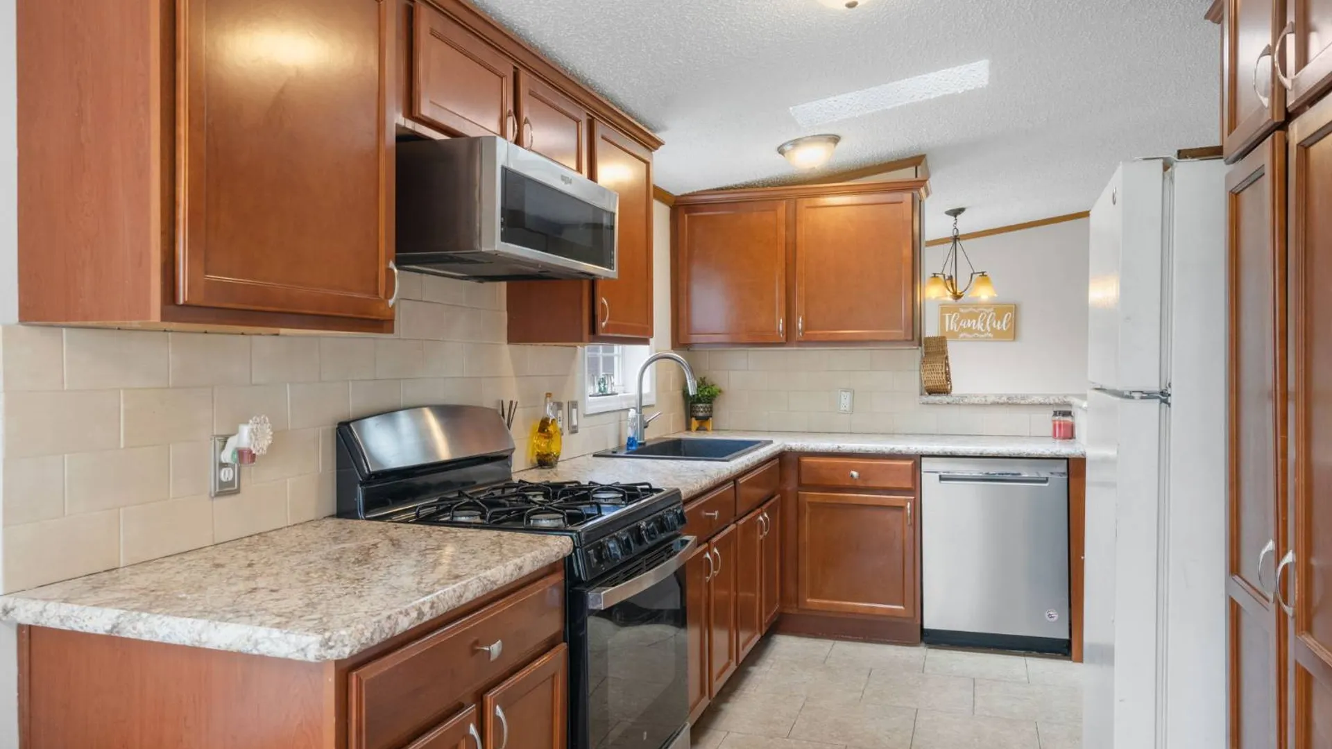 Property at 802 QUEEN ANN ROAD, Amsterdam, NY 12010 32