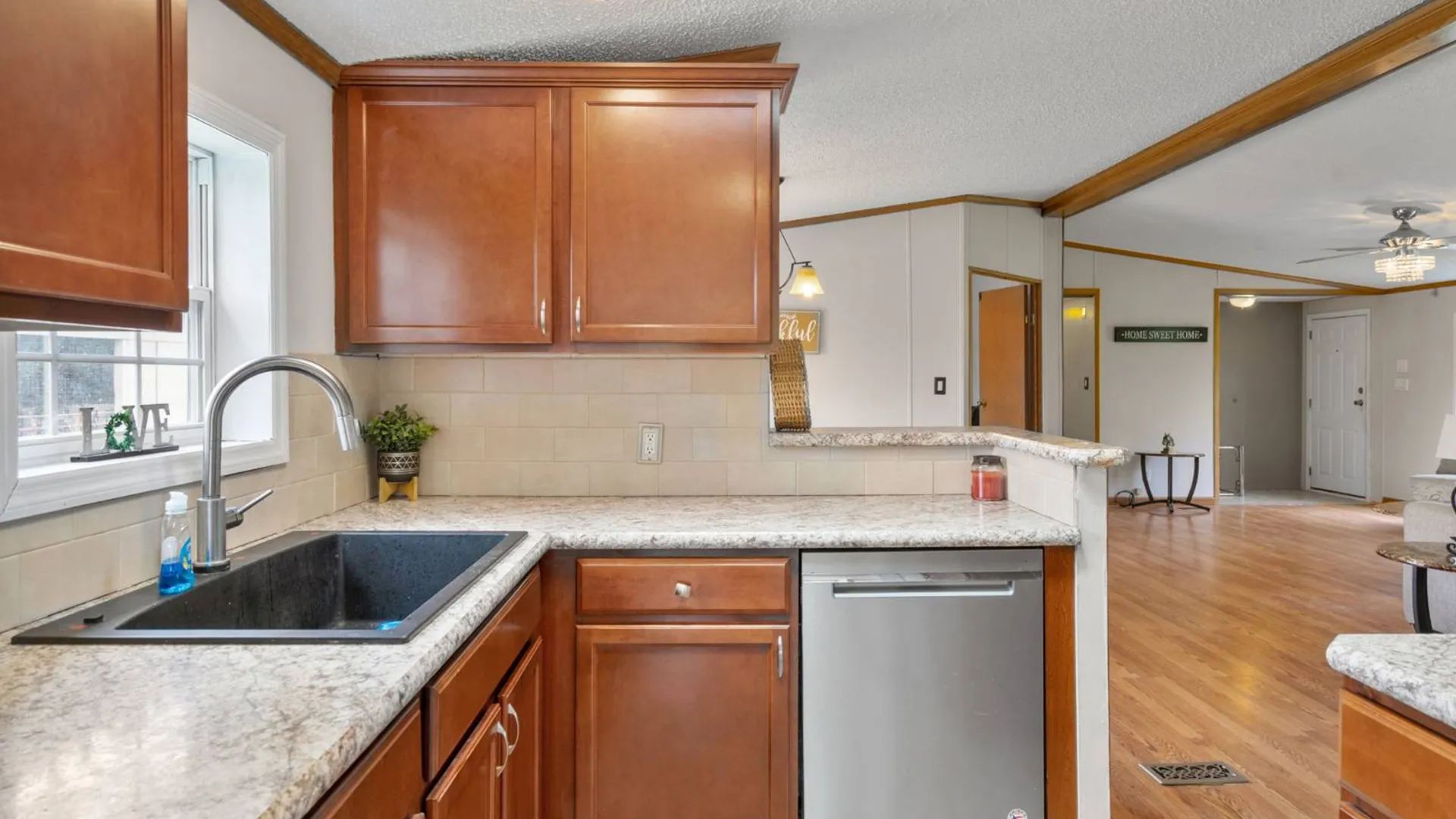 Property at 802 QUEEN ANN ROAD, Amsterdam, NY 12010 33