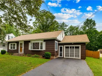 Property at 8 Parkway Place, New Hartford, NY 13413