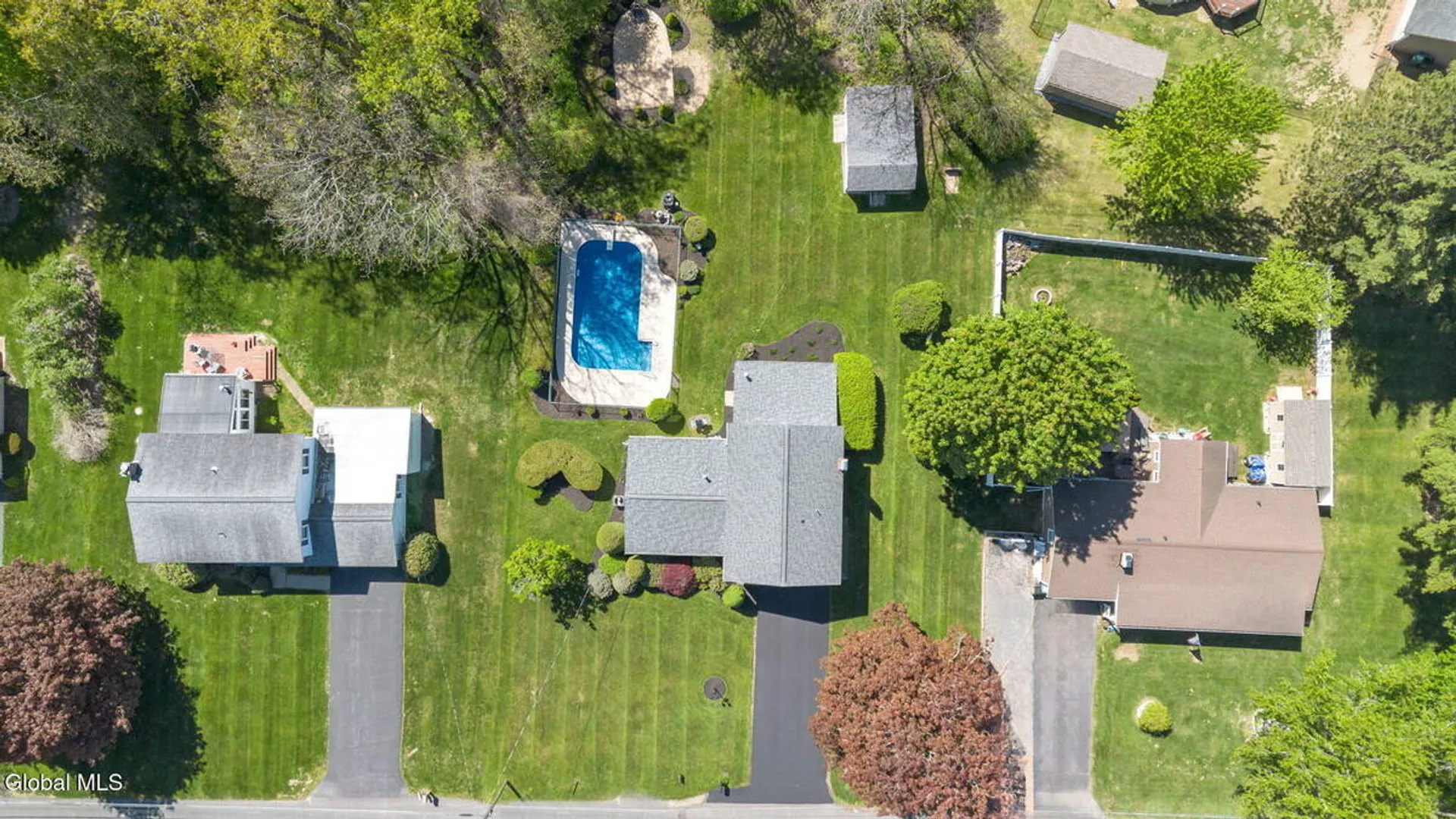 Property at 4 Country Fair Lane, Glenville, NY 12302 46