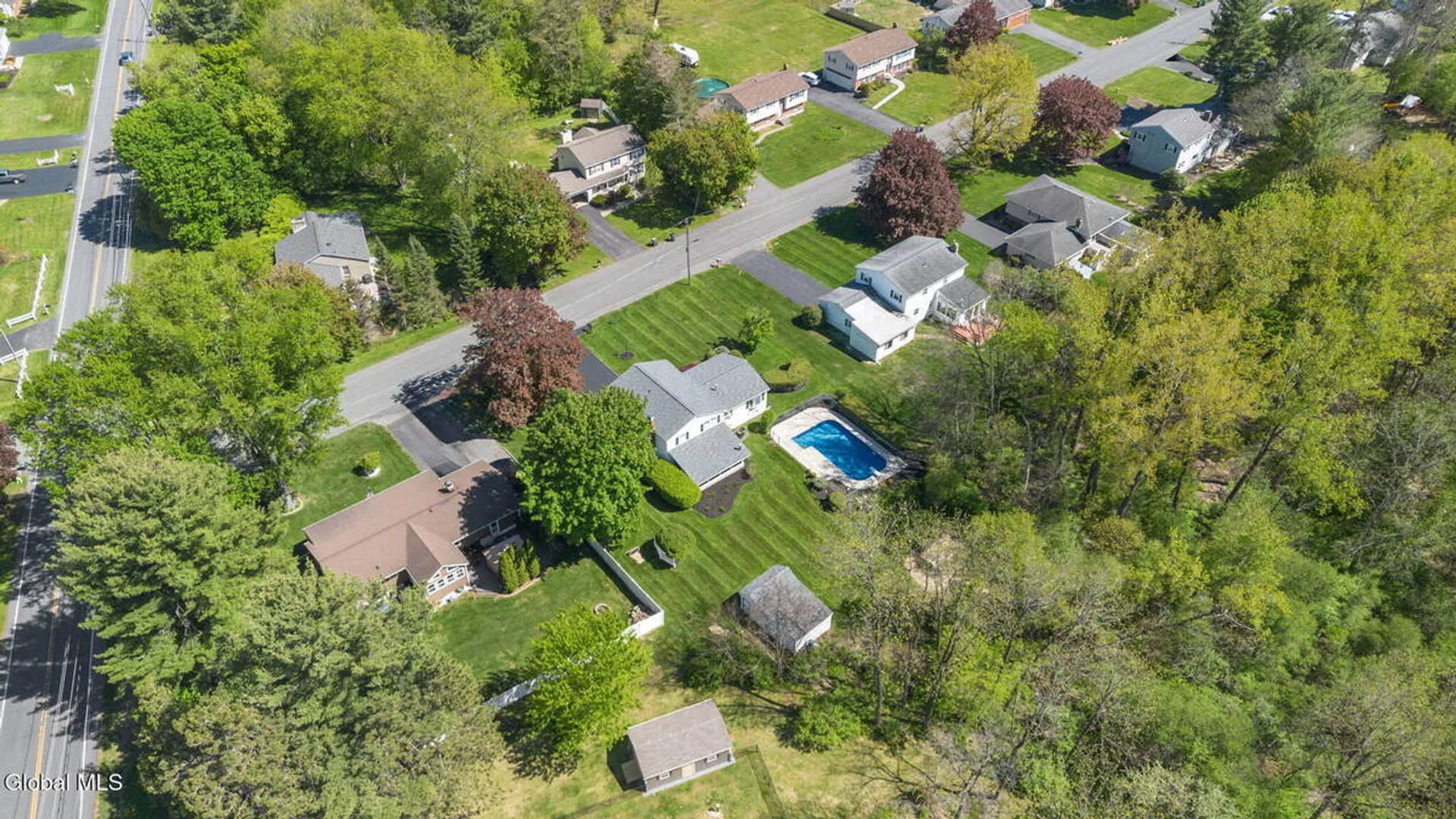 Property at 4 Country Fair Lane, Glenville, NY 12302 47