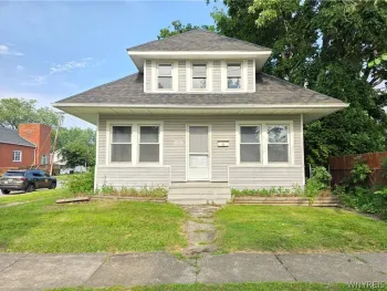 Property at 651 Pasadena Avenue, Niagara Falls, NY 14304