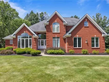 Property at 160 Norwood Lane, Orchard Park, NY 14127