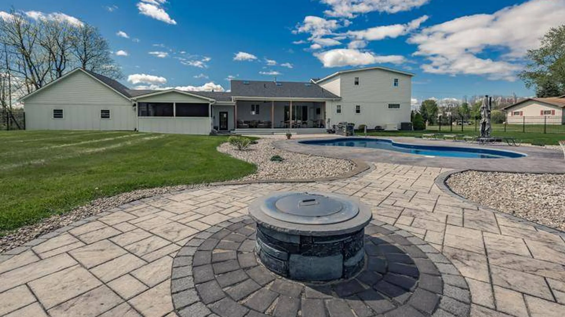 Property at 917 McDonald Dr., Amsterdam, NY 12070 4