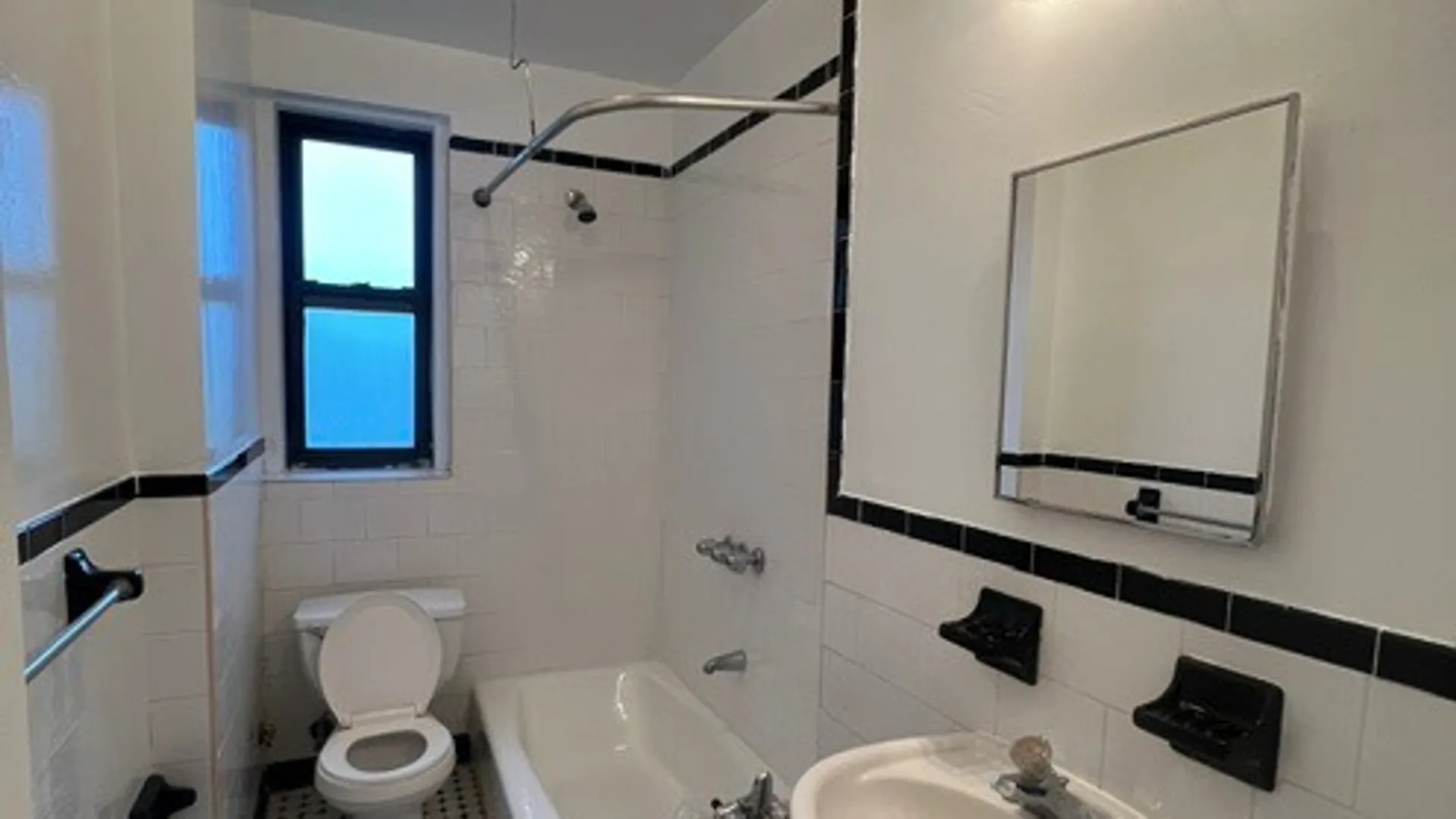 Property at 7 Sherwood Terrace, Yonkers, NY 10704 5