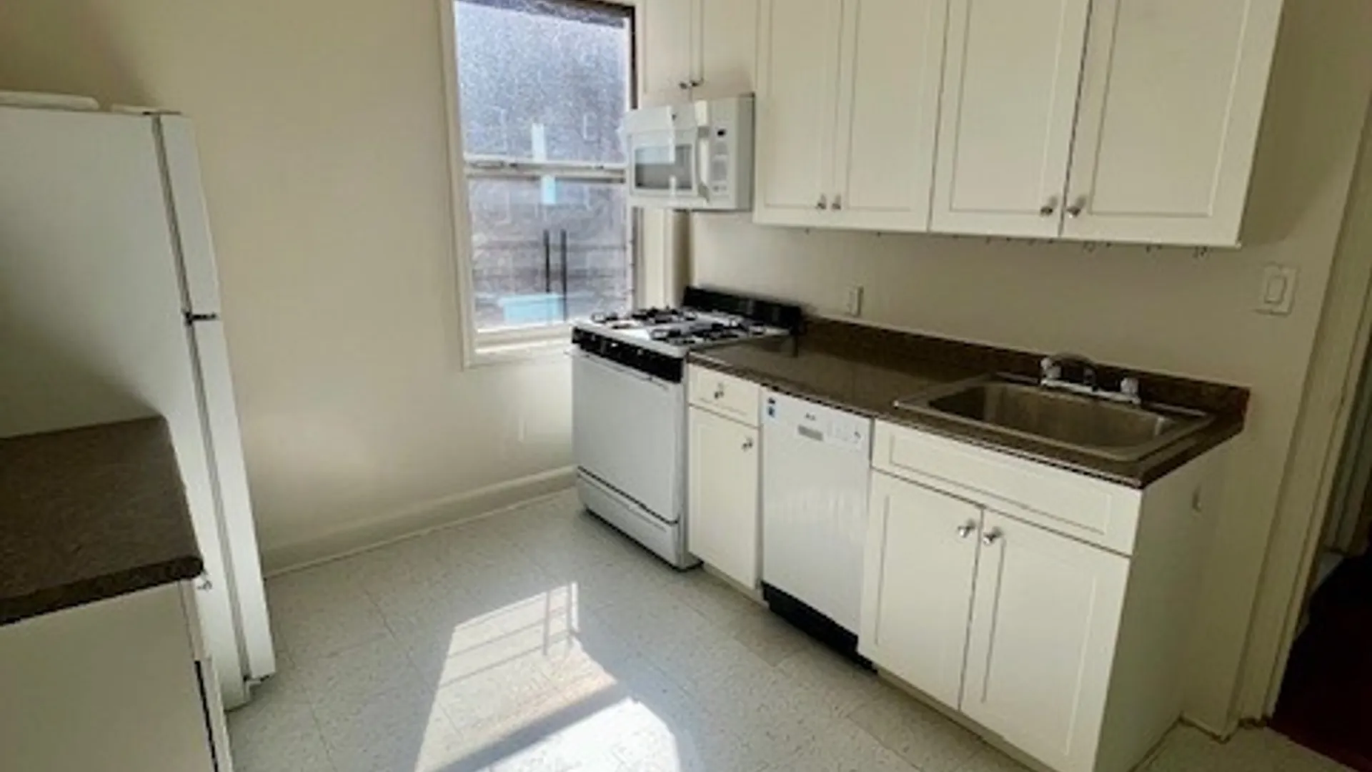 Property at 1 Larchmont Acres, Larchmont, NY 10538 4