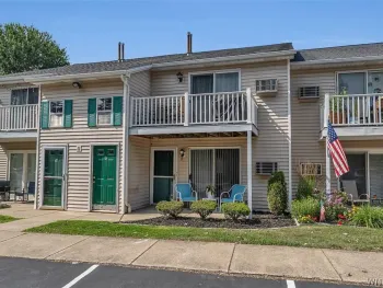 Property at 11 E Sunmist Sq, Amherst, NY 14228