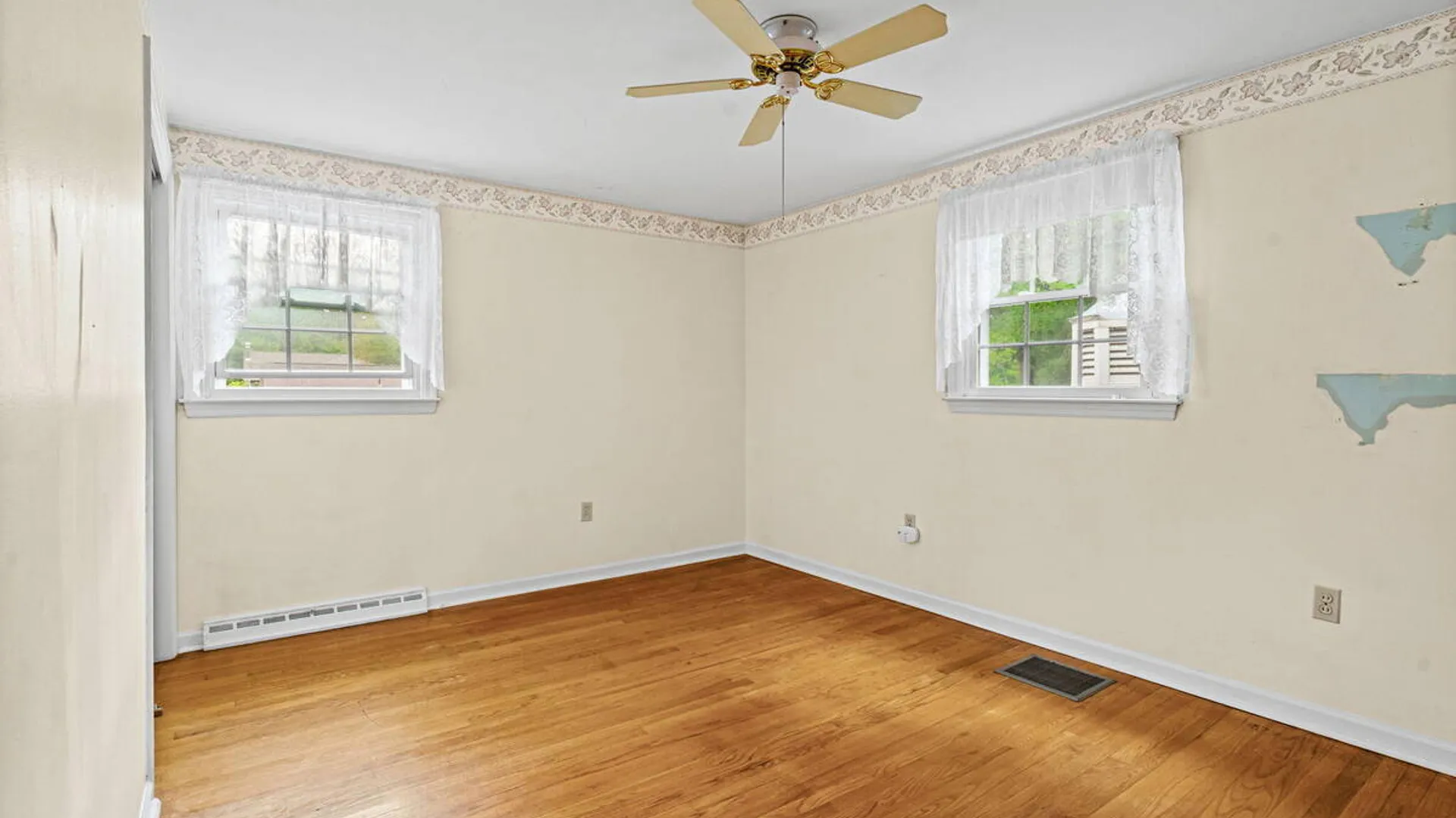 Property at 8 Lancaster Drive, Glenville, NY 12302 11