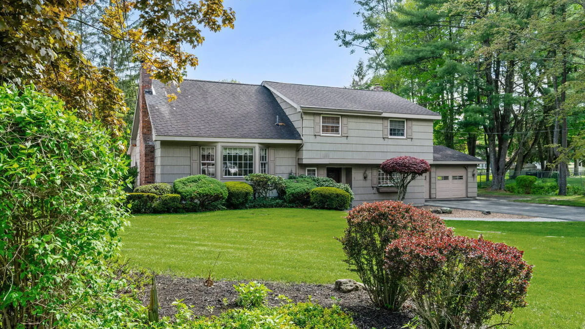Property at 8 Lancaster Drive, Glenville, NY 12302 2