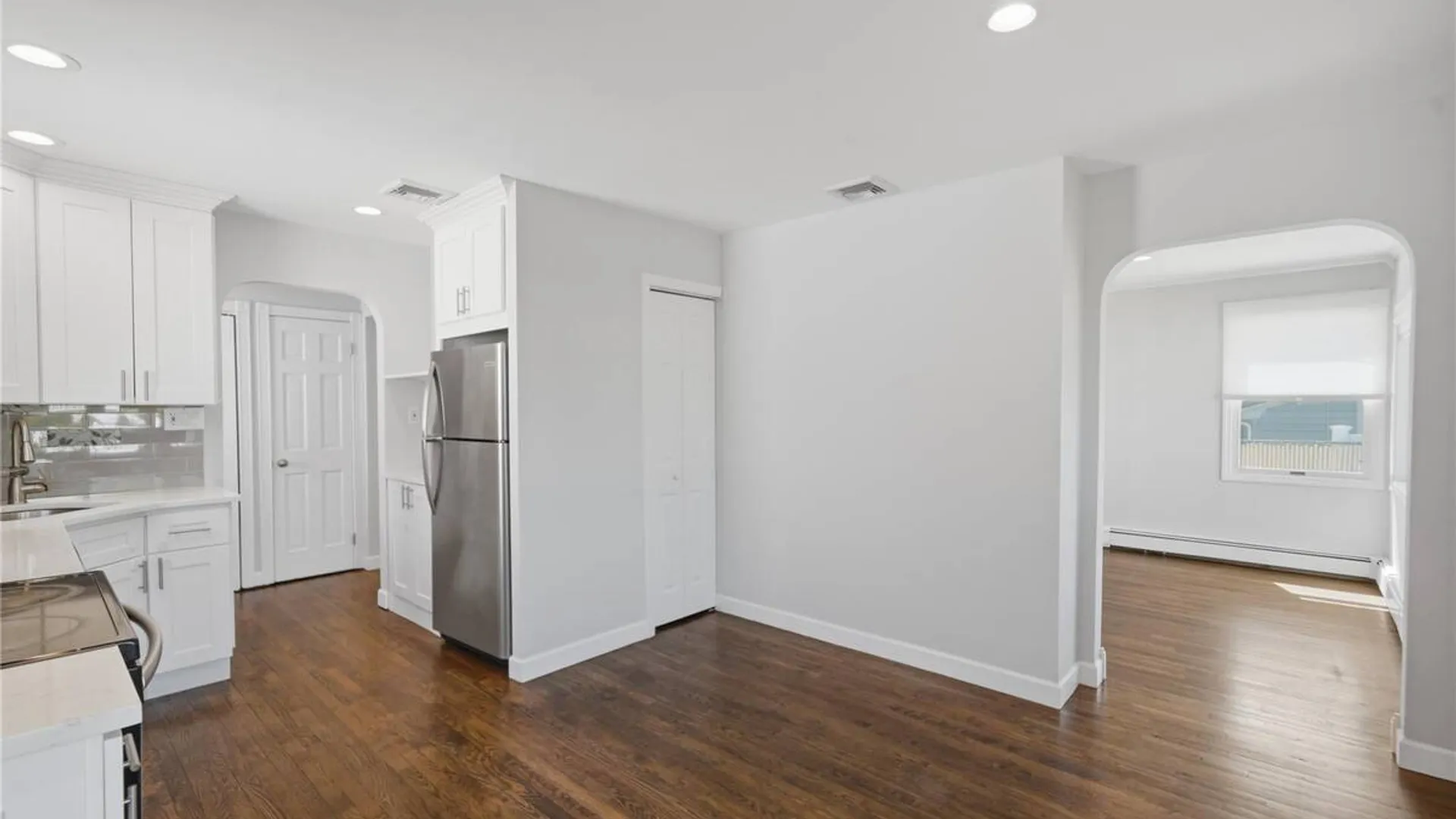 Property at 305 Arnold Avenue, West Babylon, NY 11704 13