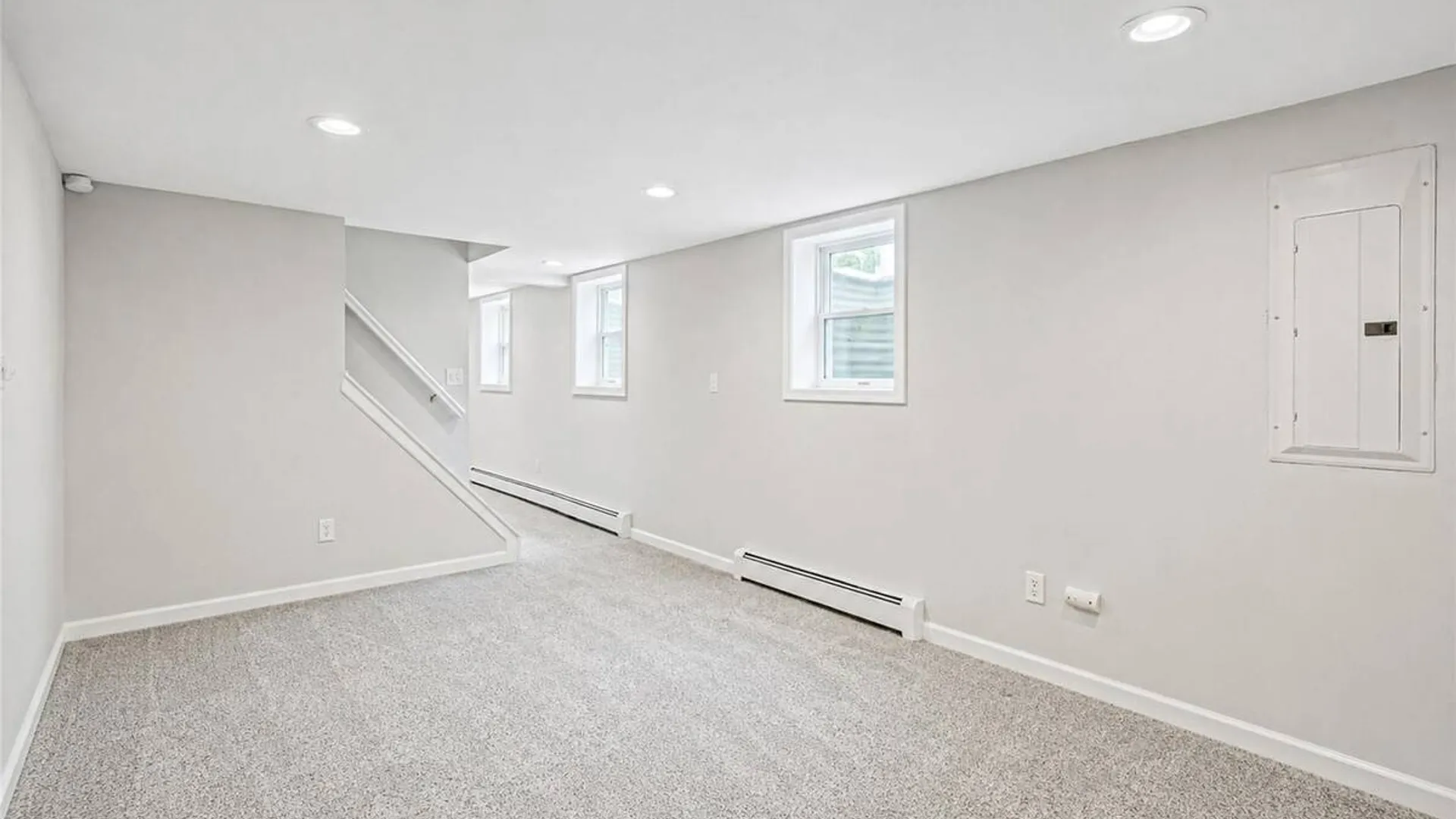 Property at 305 Arnold Avenue, West Babylon, NY 11704 28